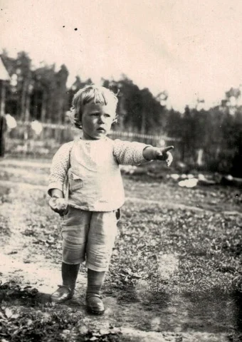 My early memories of life in Latvia. 1937.....                                                                              