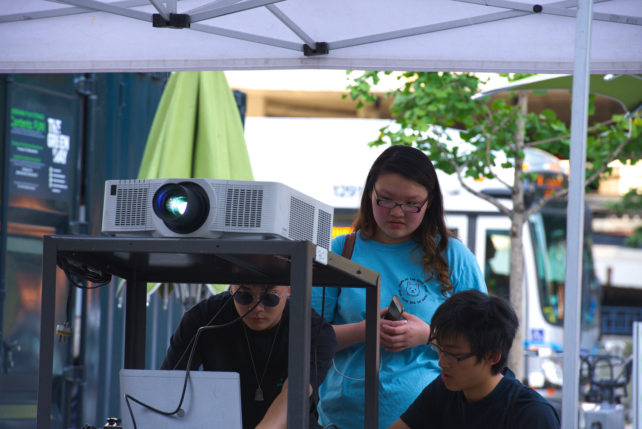 Volunteers_screen set up.jpg