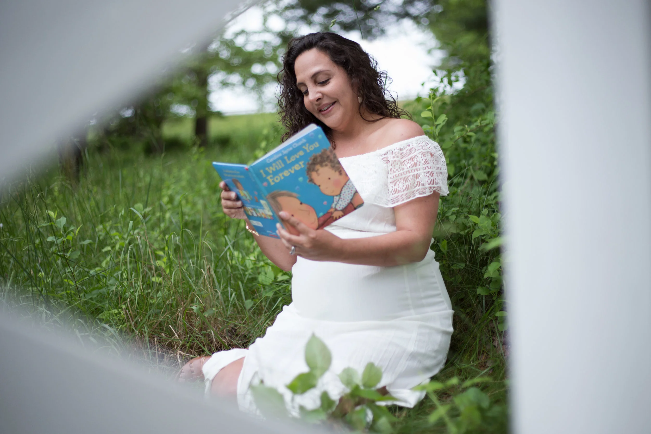 maternity-shoot-childrens-book.jpg