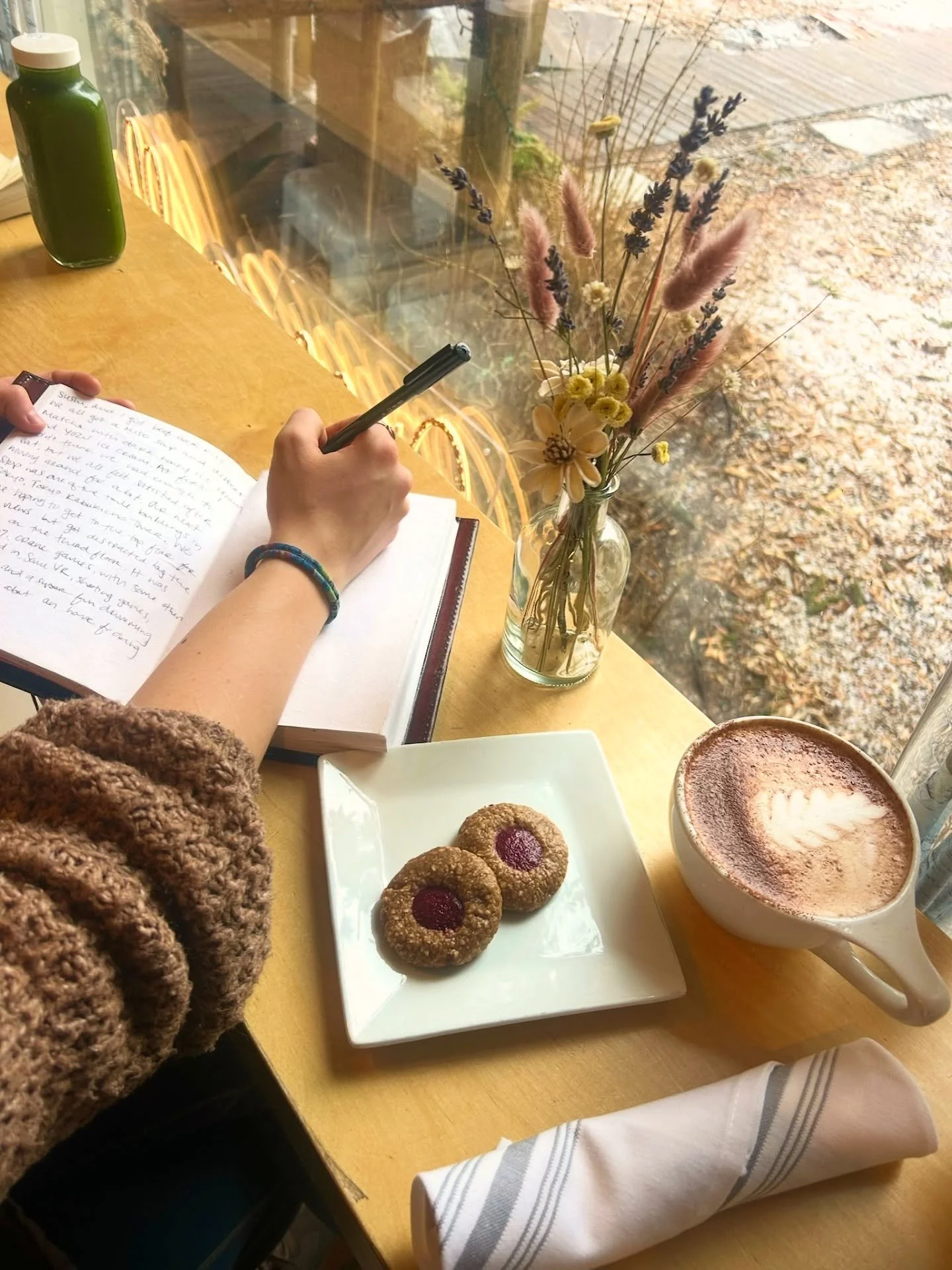Healthy Being&rsquo;s current vibe ~ perfectly captured in a photo ✨It&rsquo;s giving: renewed and calm. It&rsquo;s giving the feeling of: cozy &amp; content. 
As we transition from winter to spring, we want to invite you to come treat yourself and f