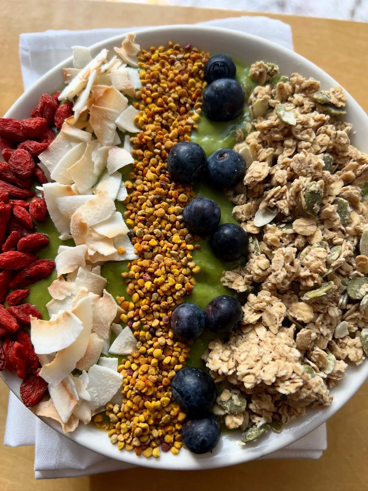 Let food be thy medicine 🌿✨
&hellip;and let it taste this good too 💚🥥🫐
#nourishfromwithin #healthybeing