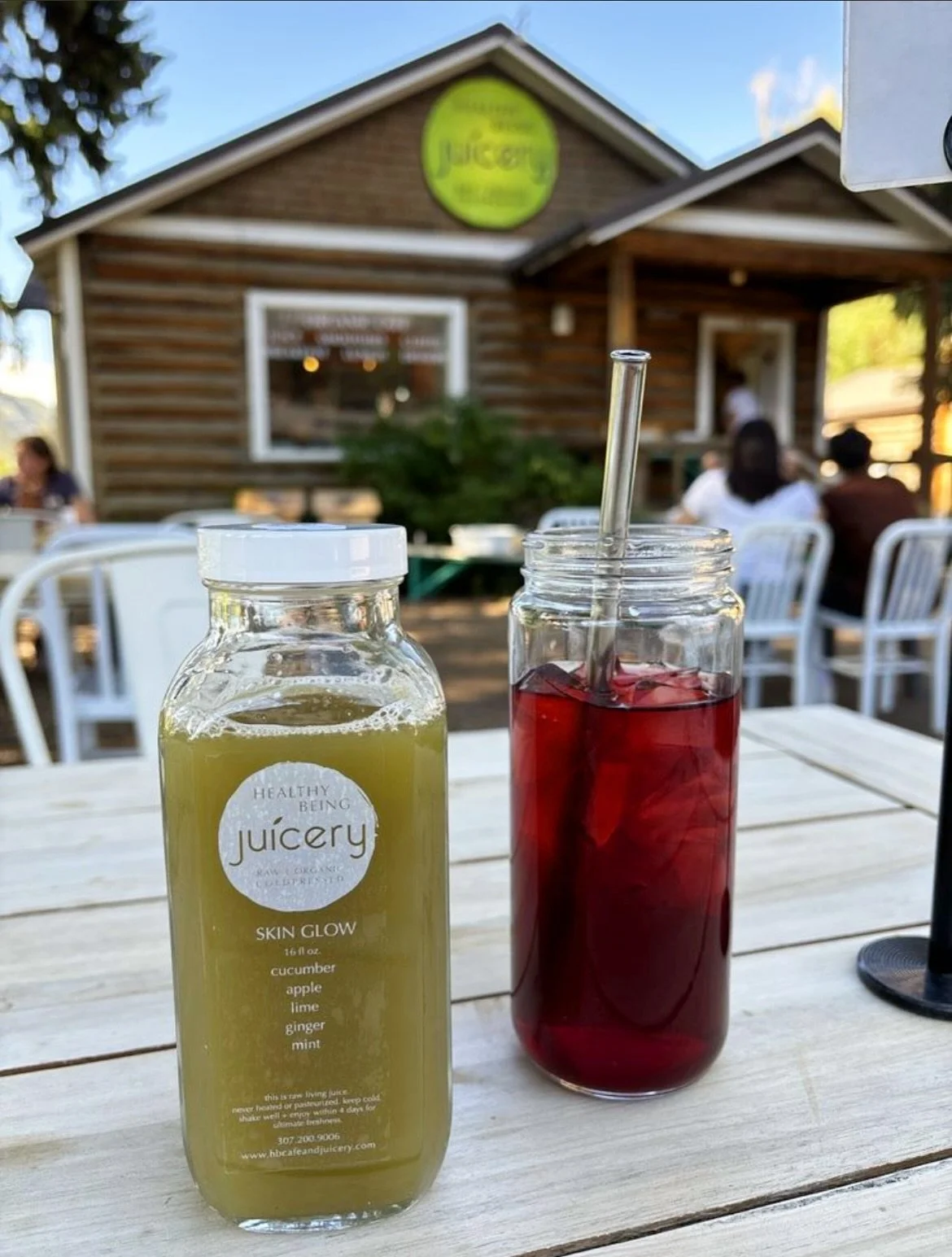 This + some nice snacks while sunning in the grass is all we need 🌱☀️🙌🏼

Good thing our wellness market is loaded with *the best* sweet and savory treats to choose from. Hint: you definitely need a @honeymamas 🍯🐝✨ 

Tag us with your favorite Hea