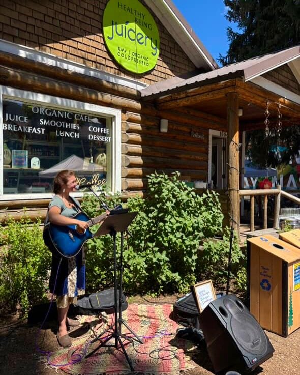 Sunday Brunch + live music is back 🎶🥗🧺 

Come visit us at Healthy Being Juicery &amp; Cafe in downtown Jackson Hole and enjoy amazing food, community, and sweet tunes. We&rsquo;re so ready to soak up the sun and good energy together ☀️🙌🏼

#jacks