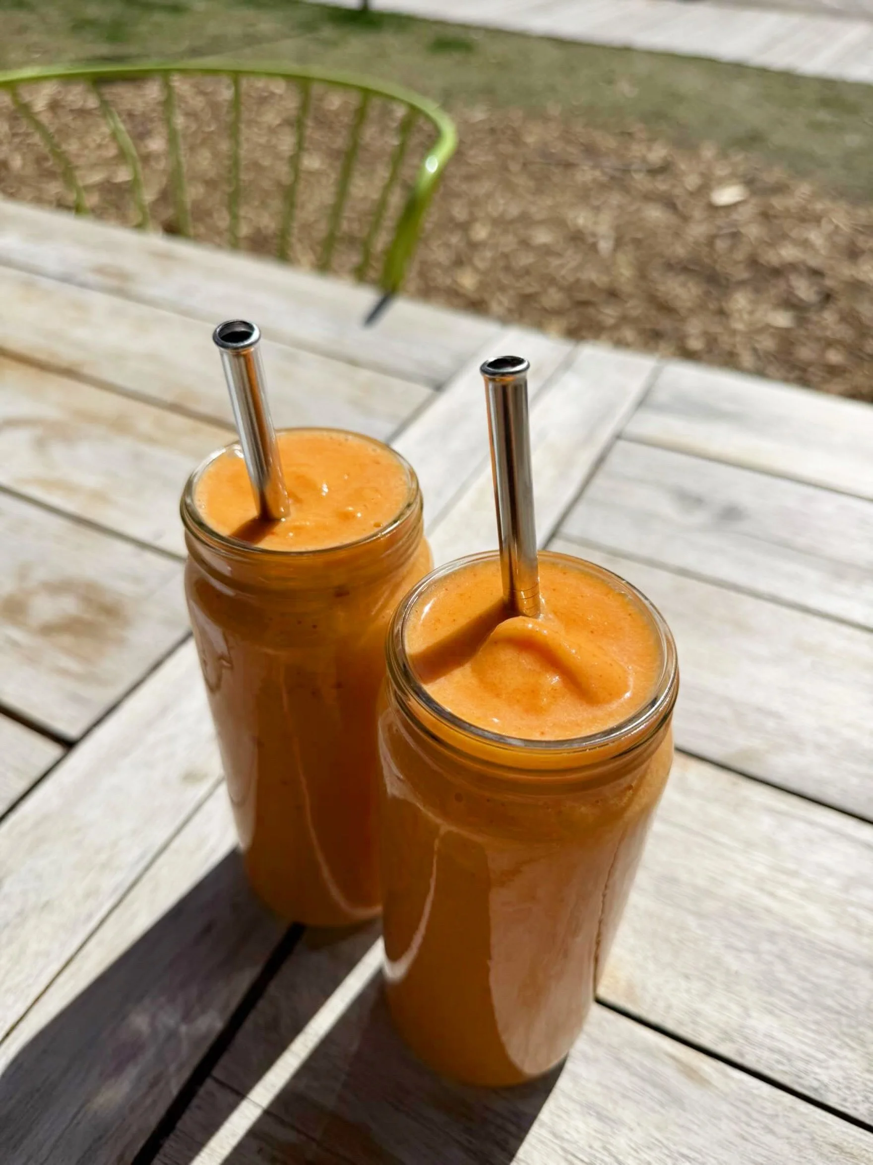 We have a crush 🍊🥥🍋&zwj;🟩 on our Orange Crush smoothie. Made with: organic coconut milk, orange, banana, goji berries, and lime. 

Refreshing, tart, delicious. Order one and tell us what you think 🧡🍊

#smoothie #organiccafe #juicery #jacksonhol