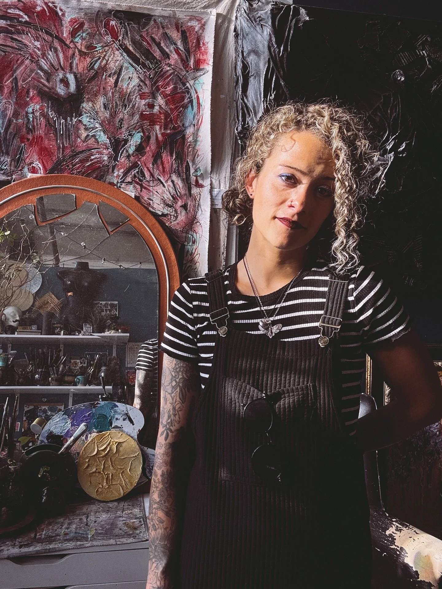 👋🏼 hi, I paint
.
.
.
.
.
.
.
.
.
.
.
#artist #abstractart #columbusart #columbusartist #ohio #midwestart #franklinton #artstudio #meettheartist #614art #614 #614artist #artmakescbus #cbusmakesart #columbuscreates