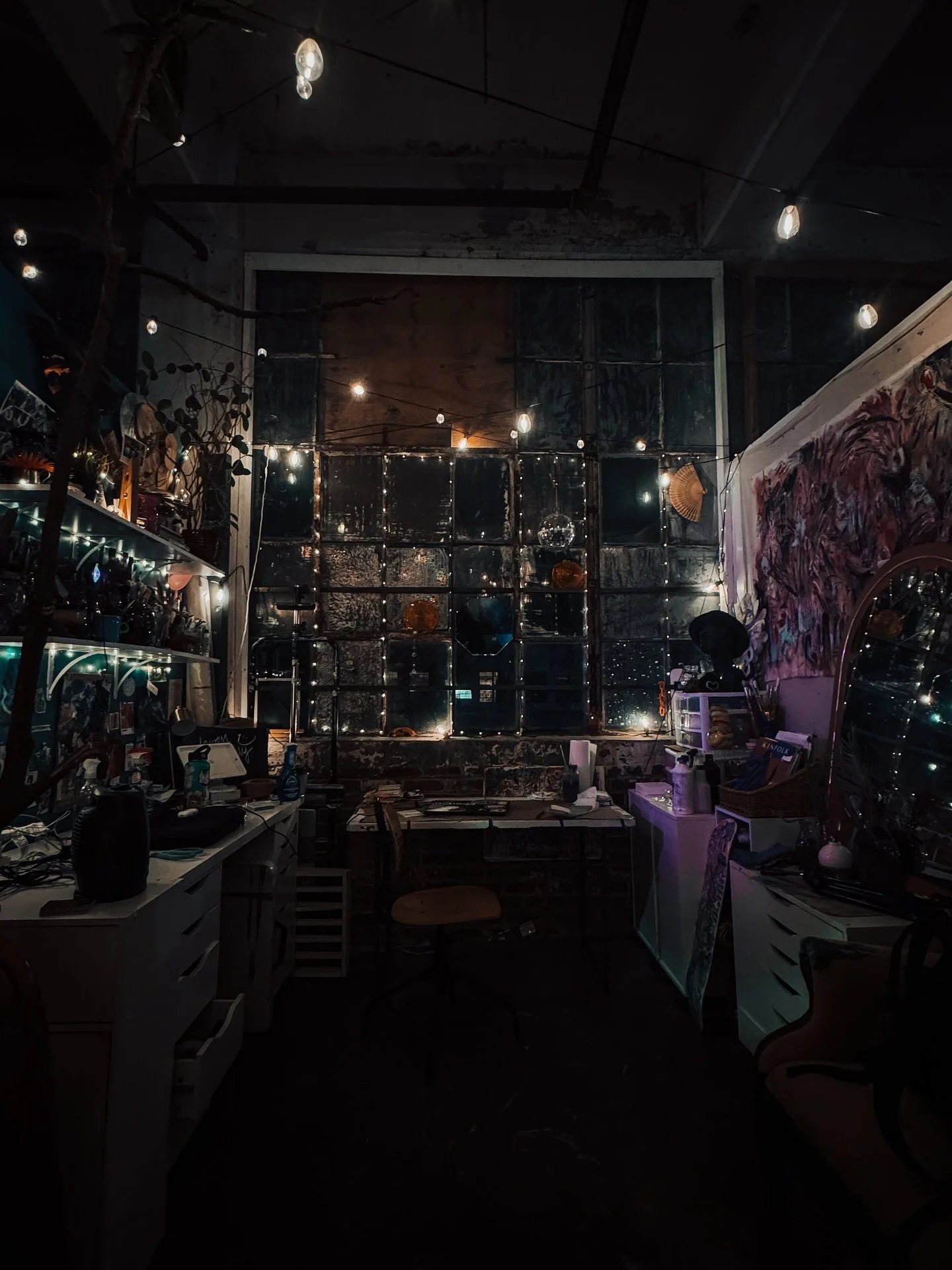 ✨ added more lights to make cold months feel warmer in this little stu 🖤