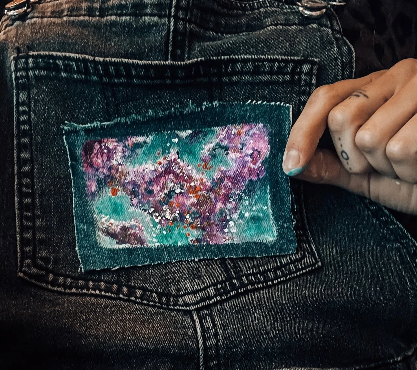 ✨Franklinton Friday is tomorrow! 
✨Here are some new small works that will be available &hearts;️🤭
✨come by studio 139 between 6-10!
.
.
.
.
.
.
.
.
.
.
.
#art #artbusiness #artmakescbus #columbusart #614art #smallbusiness #614living #texture #suppo