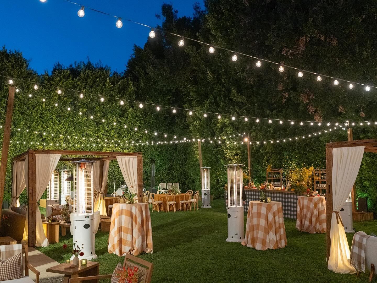 These nighttime views were just as delicious.
Lighting|Wood Fabrication|Draping #ambereventproduction 
Planning|Design @lyndenlane 
Photography @rebeccayale 
Floral @sirenfloralco 
Rentals @foundrentalco @edgedesigndecor @townandcountry_eventrentals 