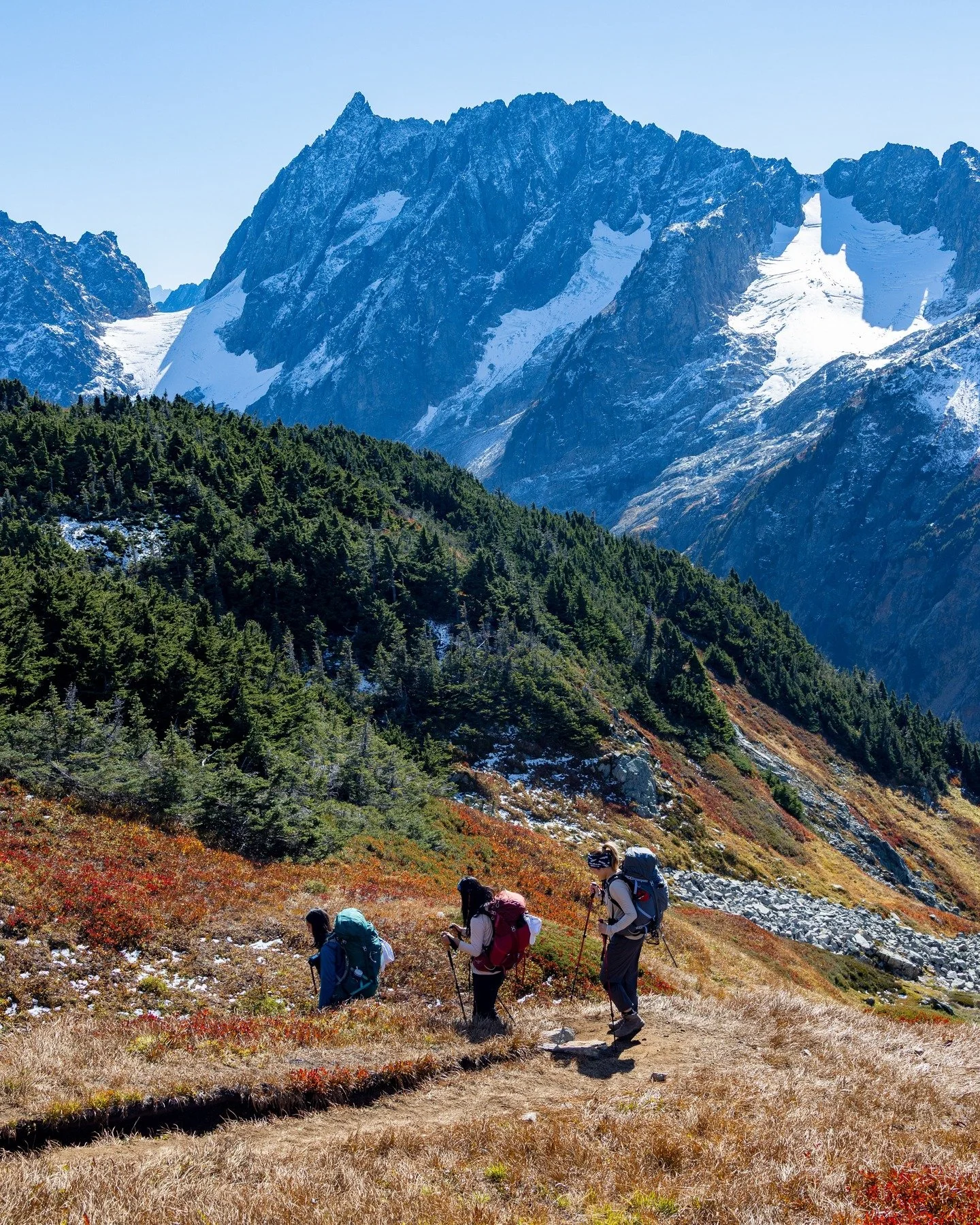 &bull; good things come in threes - 10.6.2024 &bull;
&bull;
&bull;
&bull;
&bull;
&bull;
#sahalearm #northcascades #northcascadesnationalpark #nationalparkusa #cascades #cascademountains #washingtonhiking #pnwhiking #pnwadventure #pnwlife #fallhiking 
