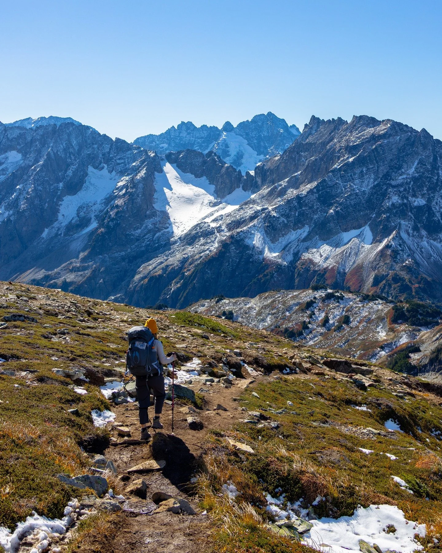 &bull; one with nature - 10.6.2024 &bull;
&bull;
&bull;
&bull;
&bull;
&bull;
#sahalearm #northcascades #northcascadesnationalpark #nationalparkusa #cascades #cascademountains #washingtonhiking #pnwhiking #pnwadventure #pnwlife #fallhiking #fallcolors