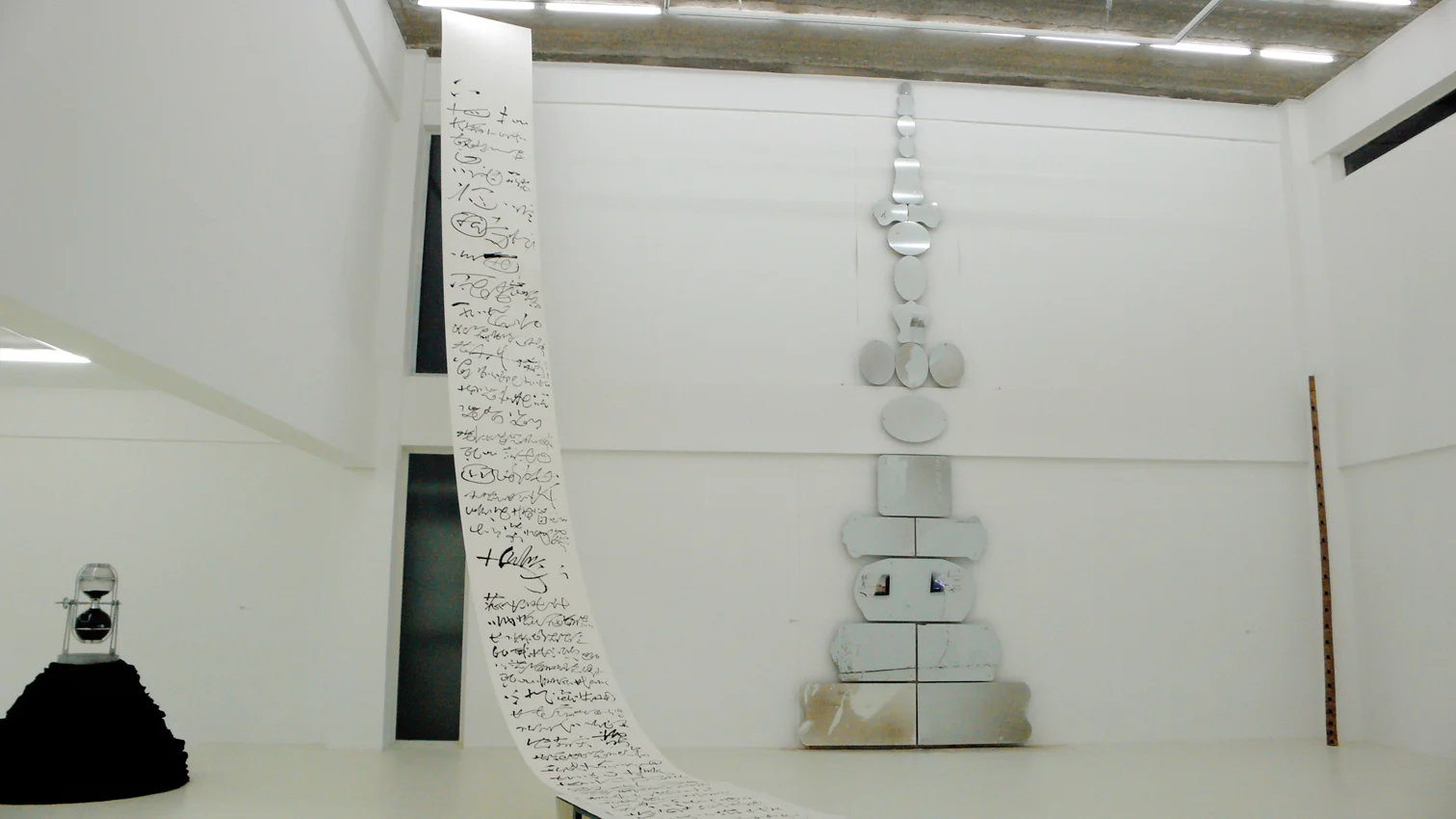 面对苟活者,装置,2009 .JPG
