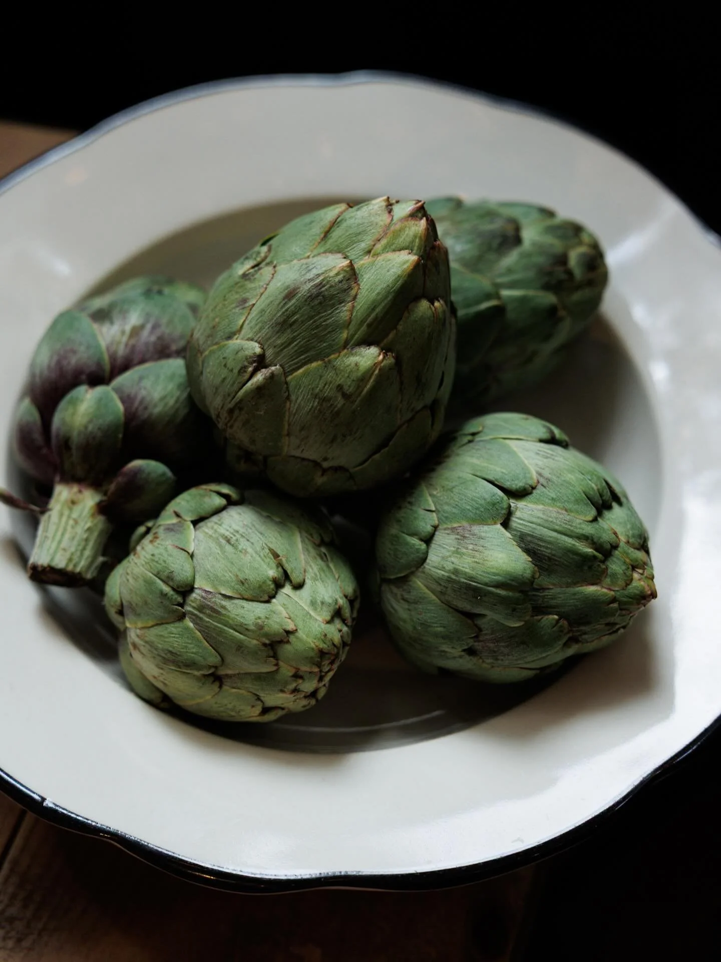 We love artichokes!  Do you?  Have you tried our delicious artichoke salad with pine nuts and cheese?  Come discover at either location!