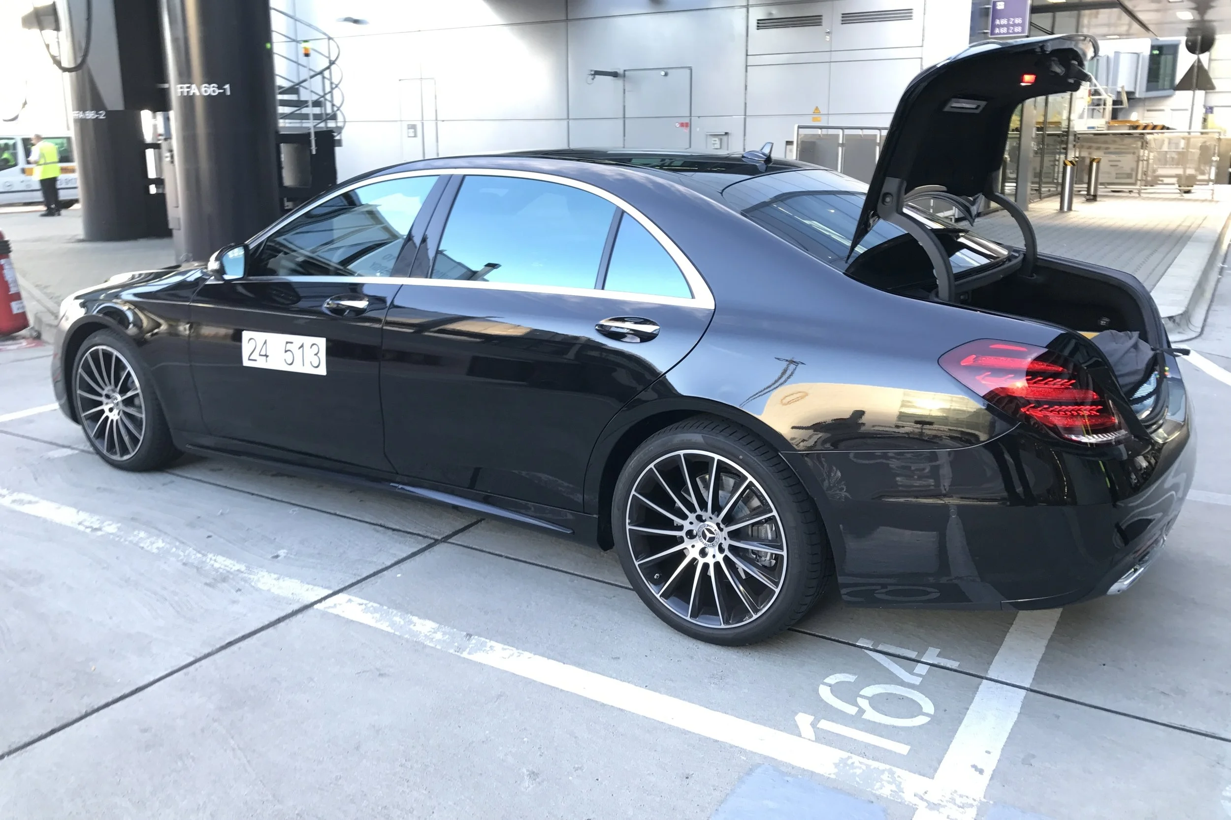 Lufthansa First Class Terminal Frankfurt – Private Mercedes-Benz escort