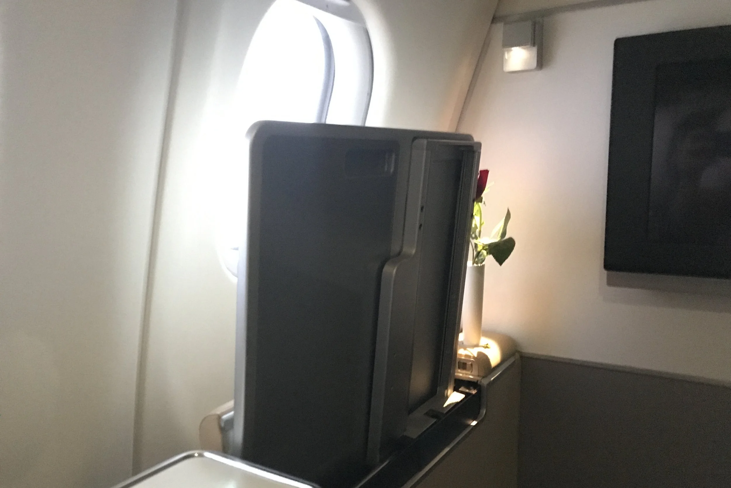 Lufthansa First Class – Tray table