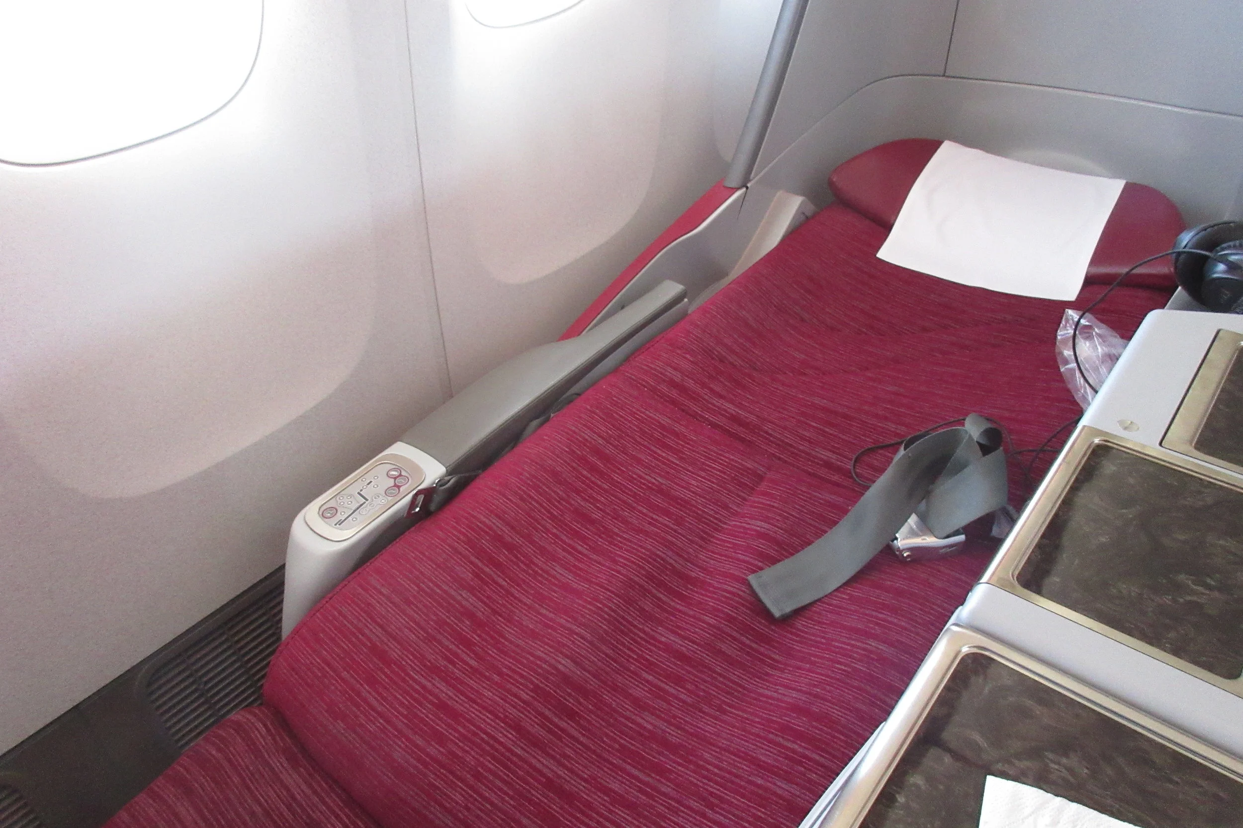 Review Qatar Airways Business Class Bangkok to Hanoi Prince of Travel