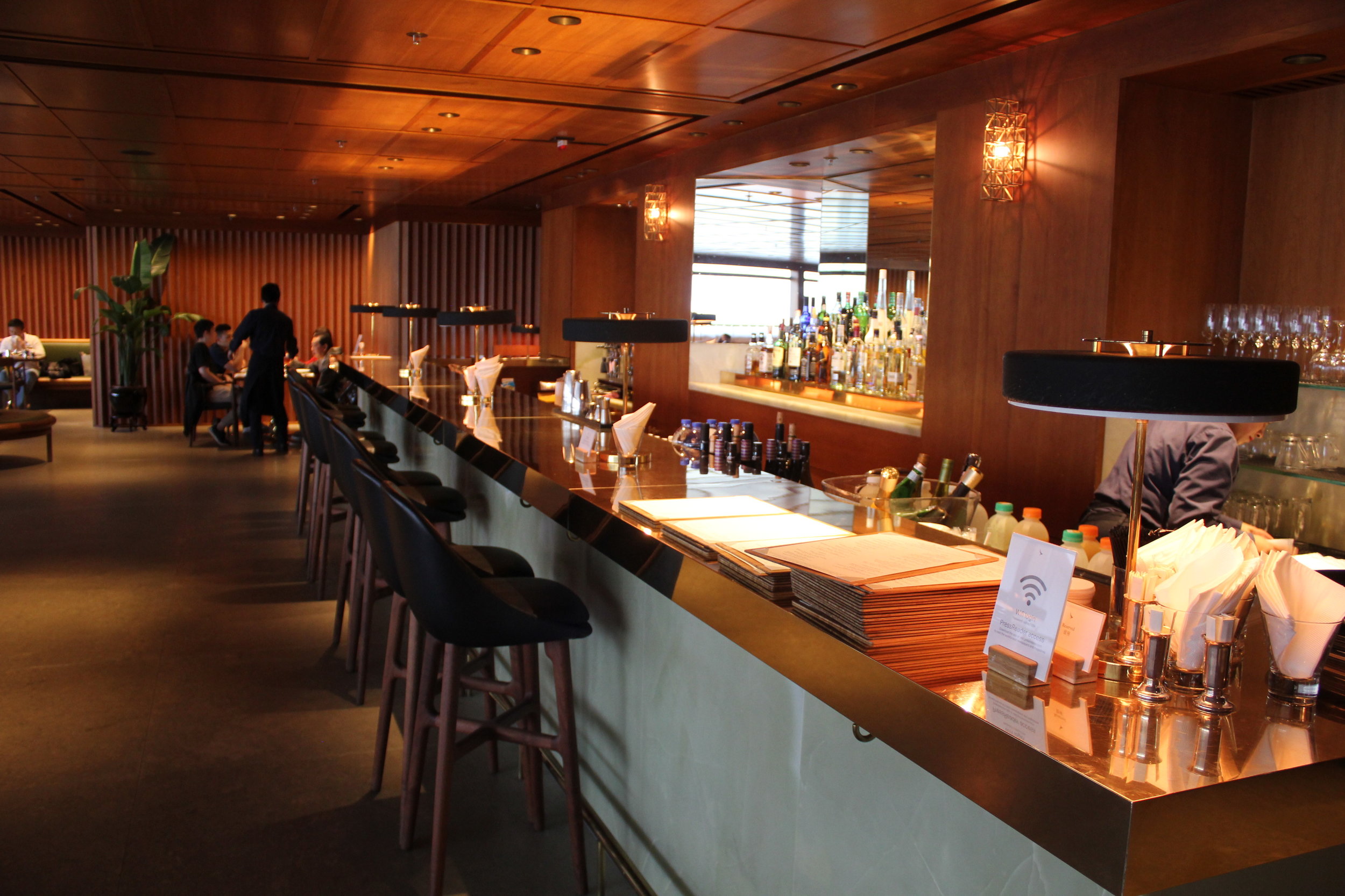 The Pier First Class Lounge by Cathay Pacific – The Dining Room bar