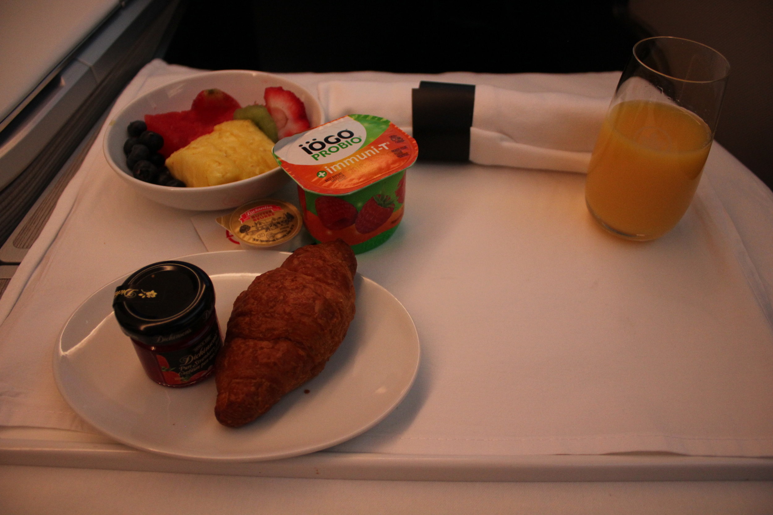 Air Canada business class – Breakfast