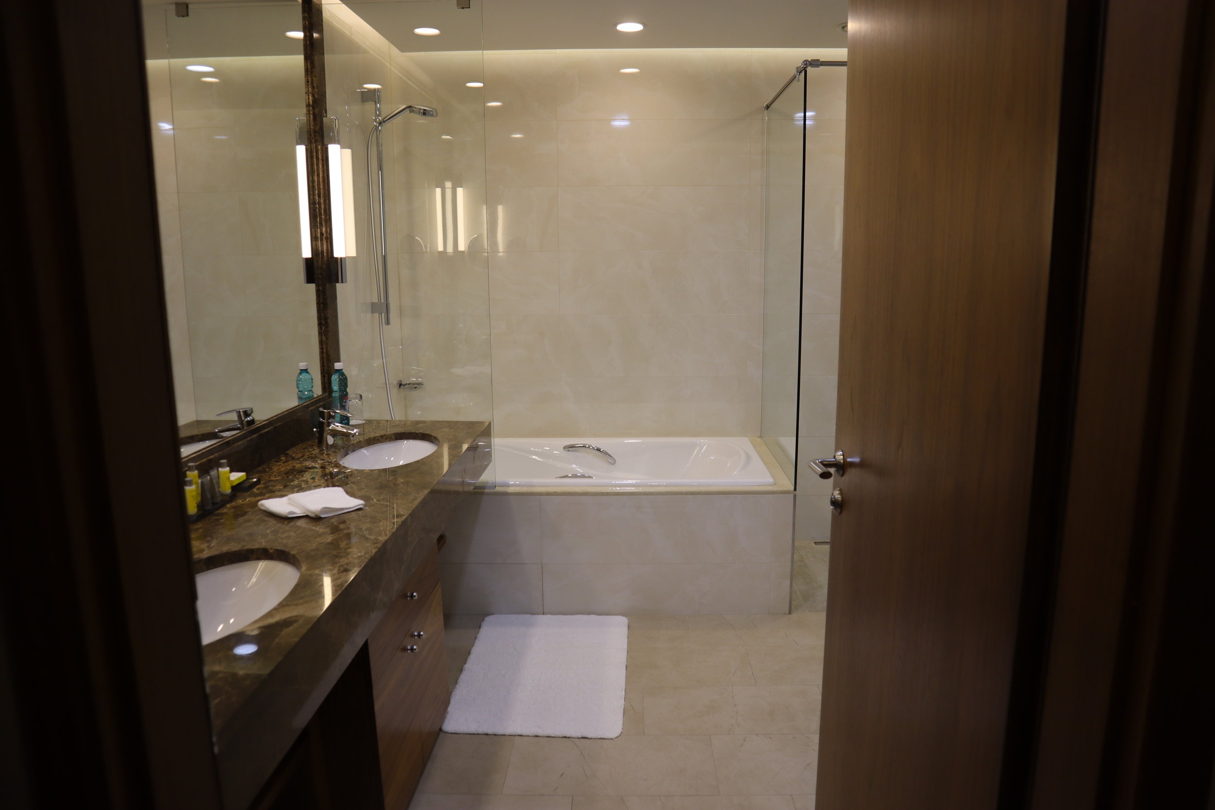 Marriott Novosibirsk – Junior suite bathroom