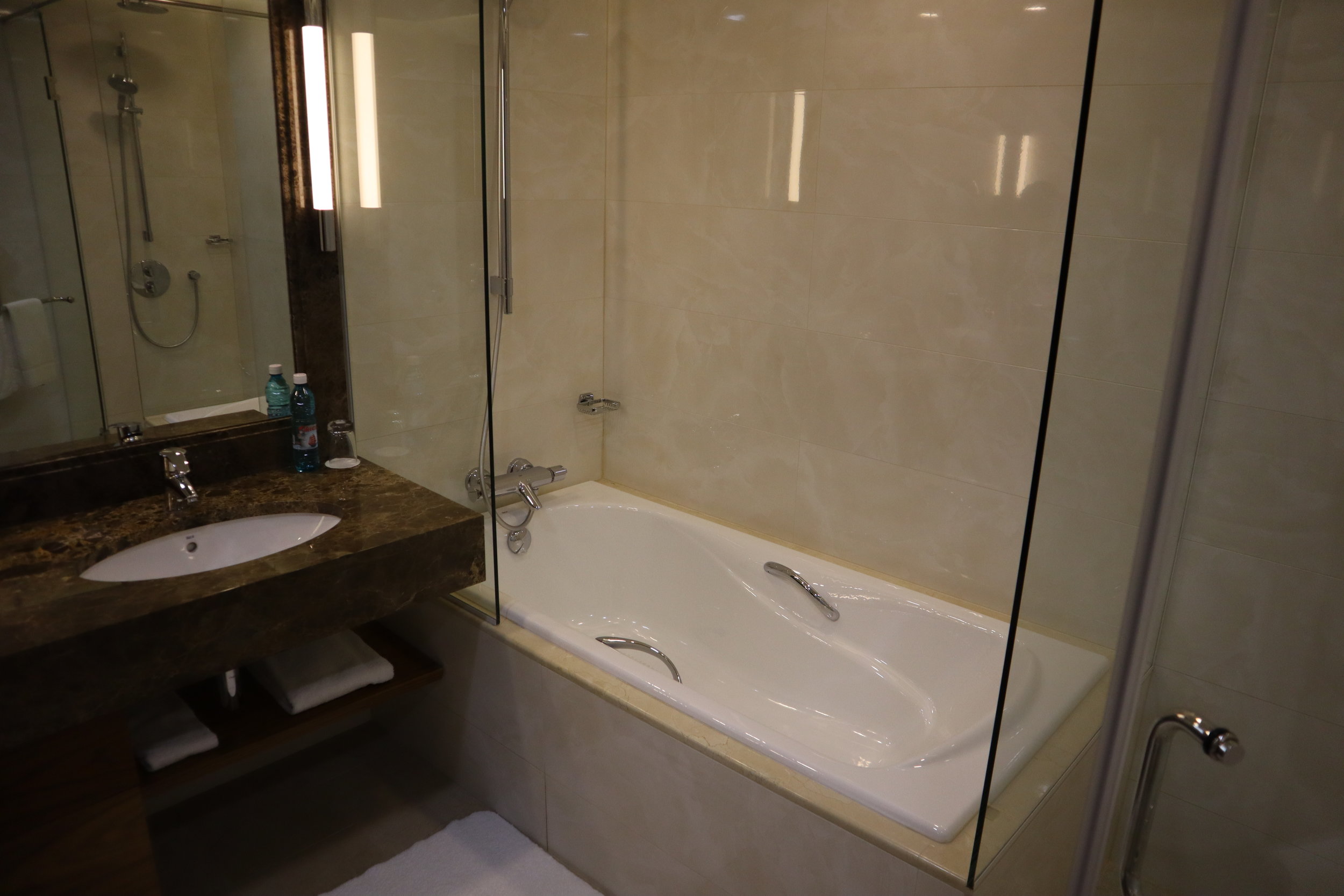 Marriott Novosibirsk – Bathtub