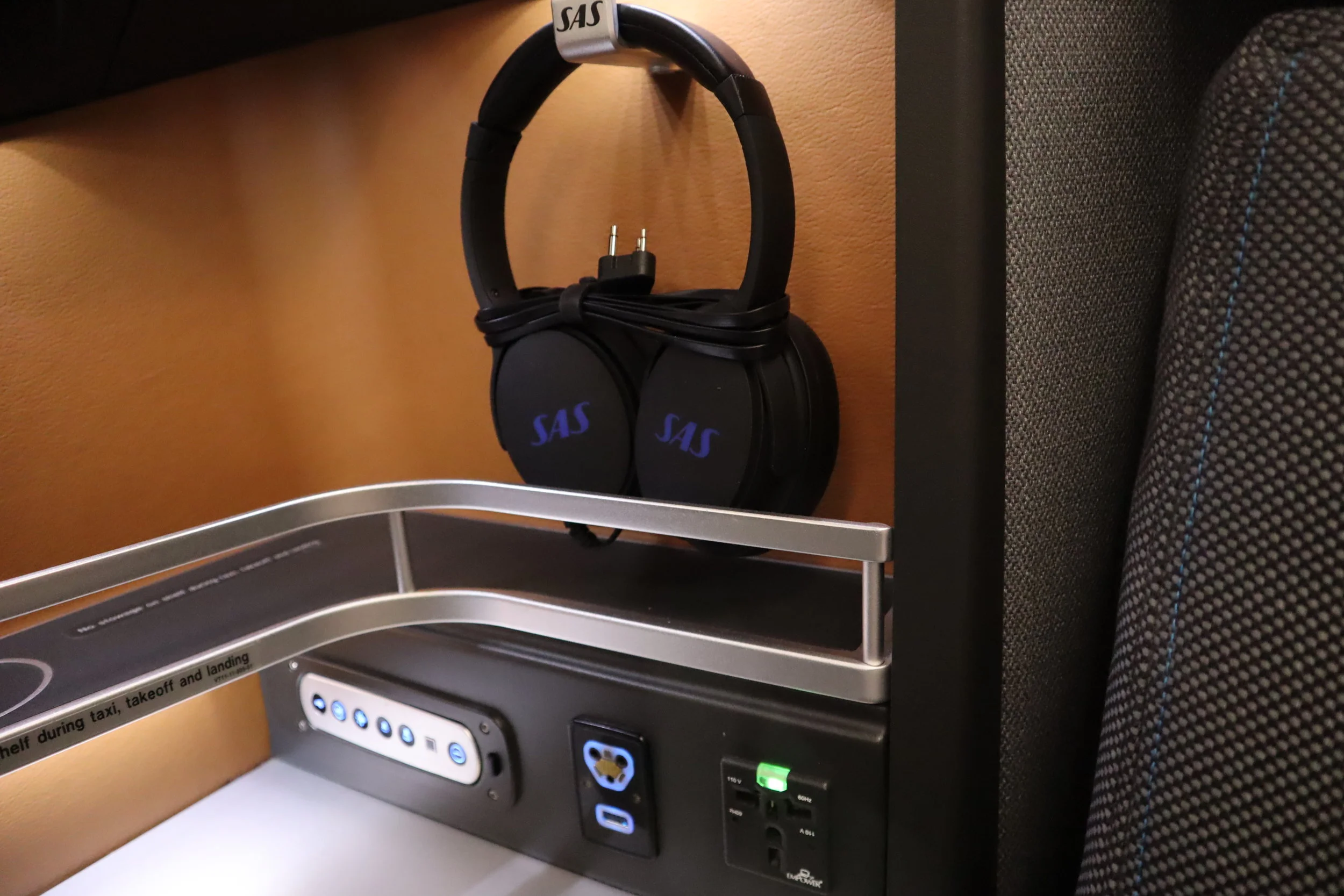 SAS business class – Seat console features