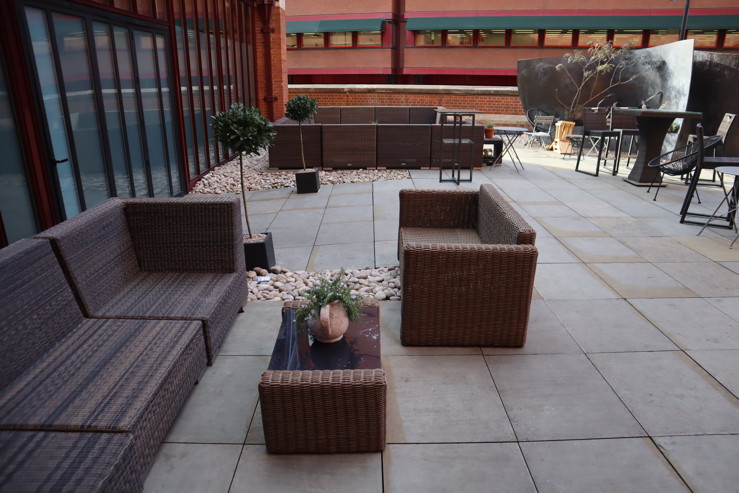 St. Pancras Renaissance Hotel London – Outdoor patio
