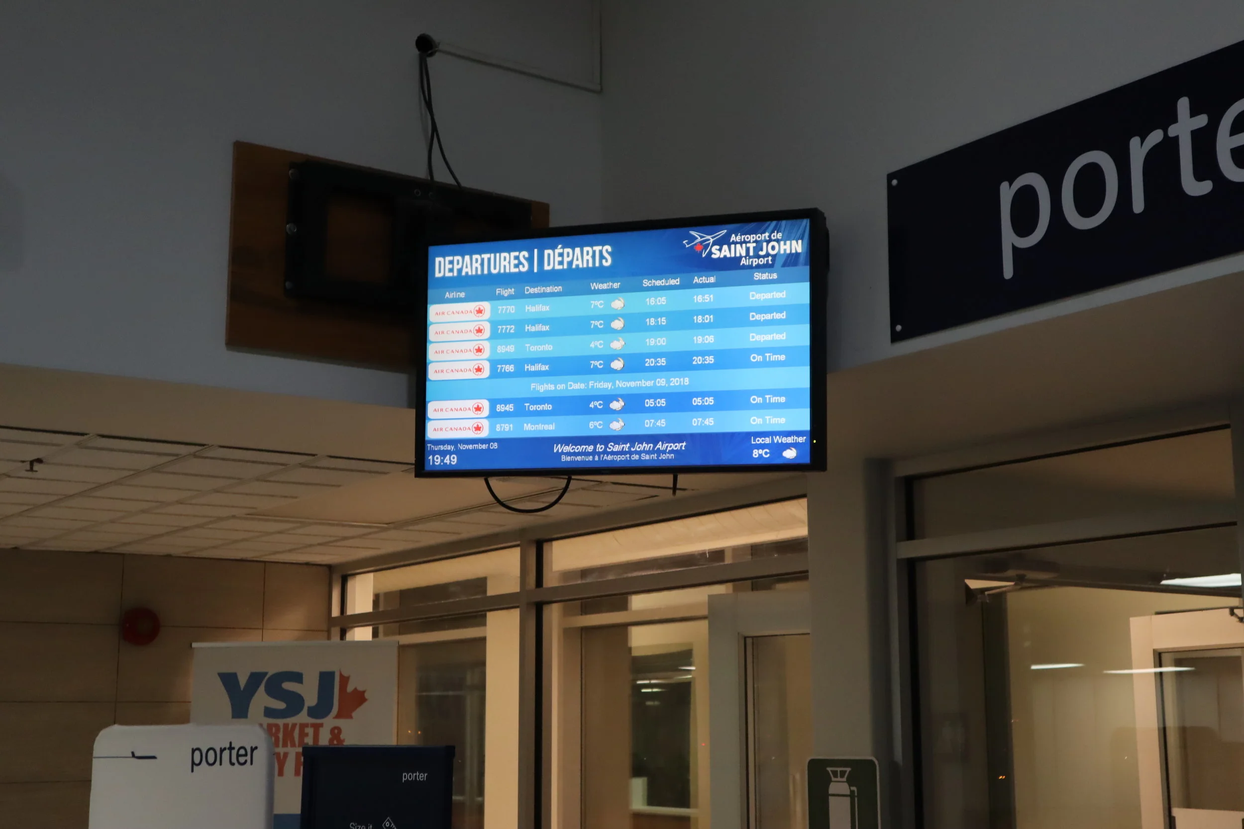 Saint John Airport – Departures board
