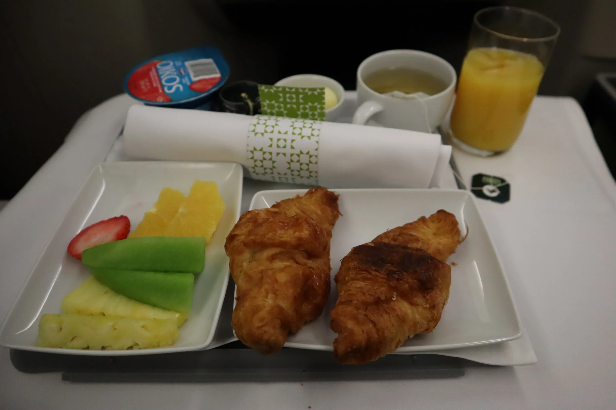 Review TAP Air Portugal Business Class Toronto to Lisbon Prince of