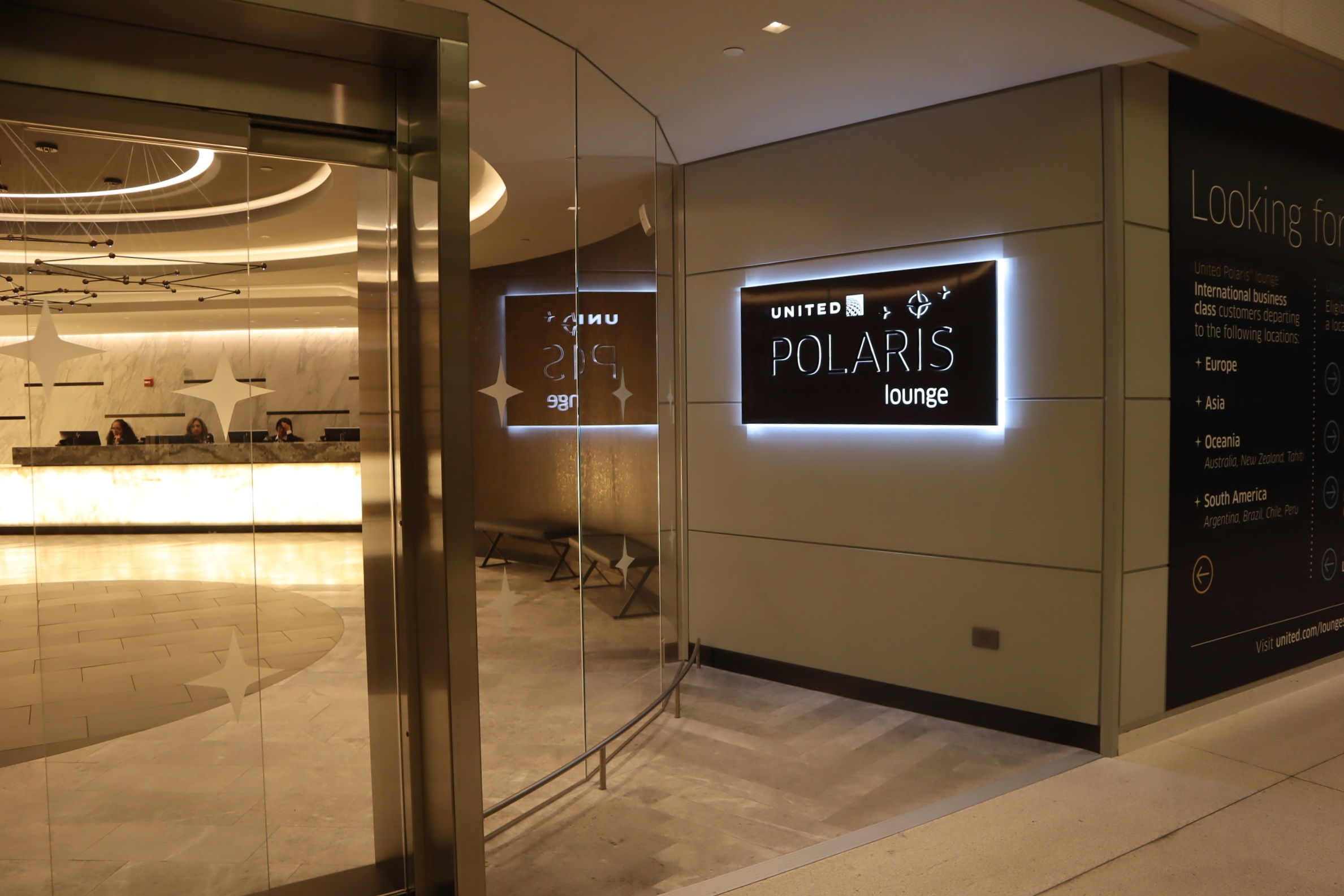 United Polaris Lounge Newark – Entrance