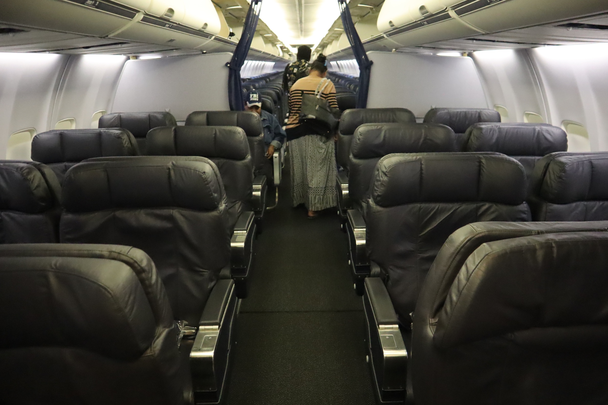 United 737 business class – Cabin