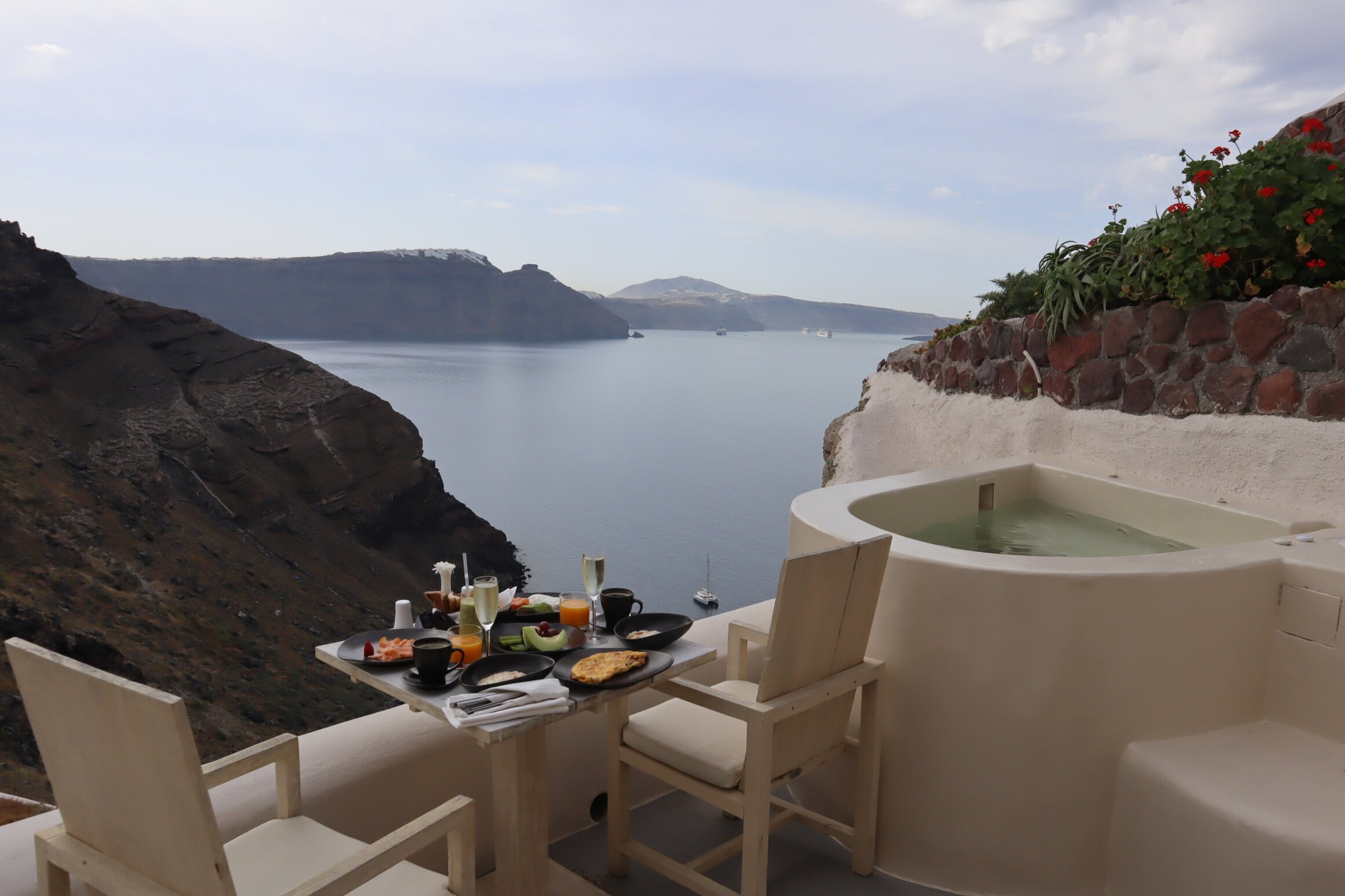 Mystique Santorini – Breakfast on the patio
