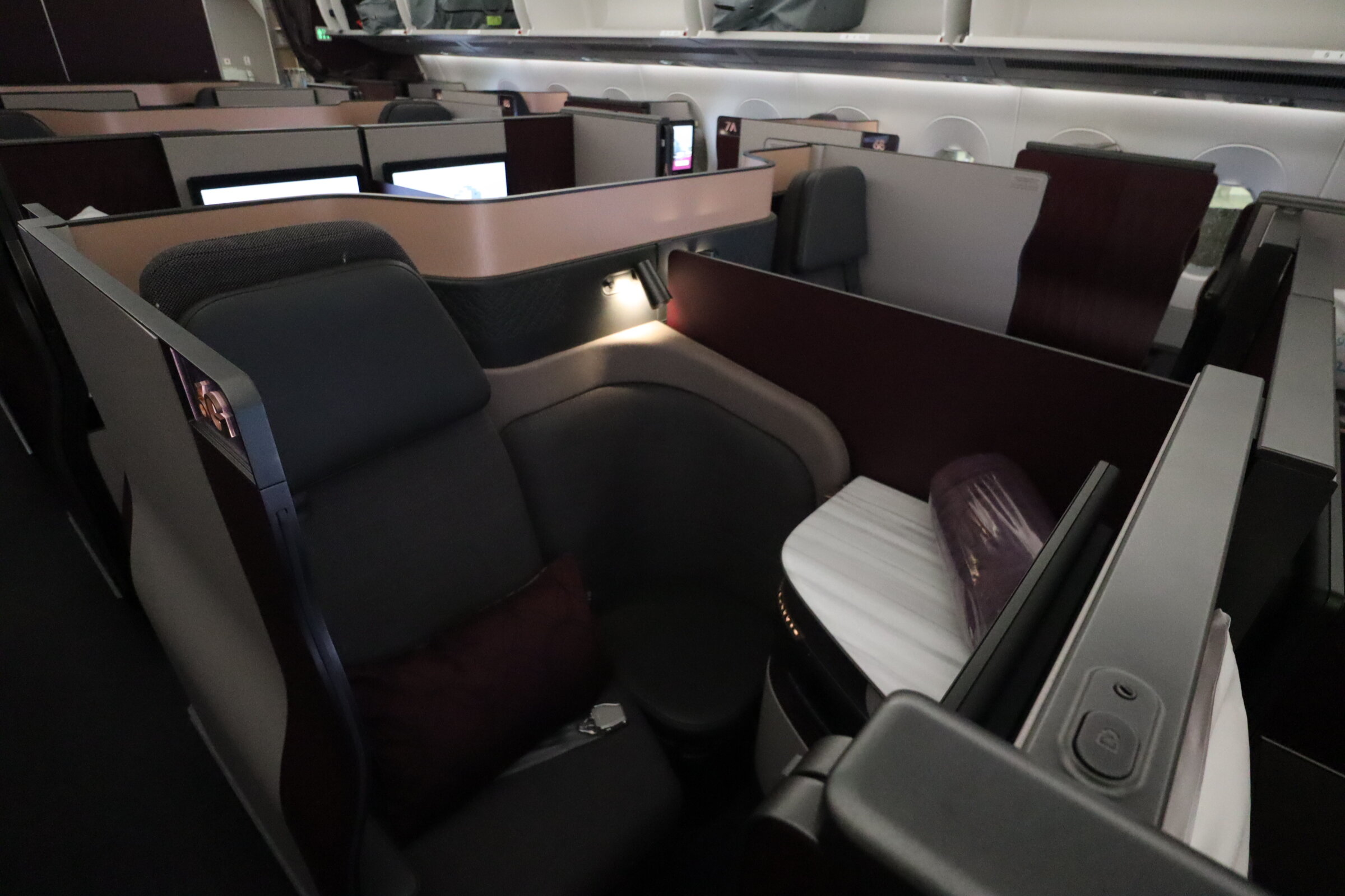 Review Qatar Airways A350 Qsuites Business Class Tokyo to Doha