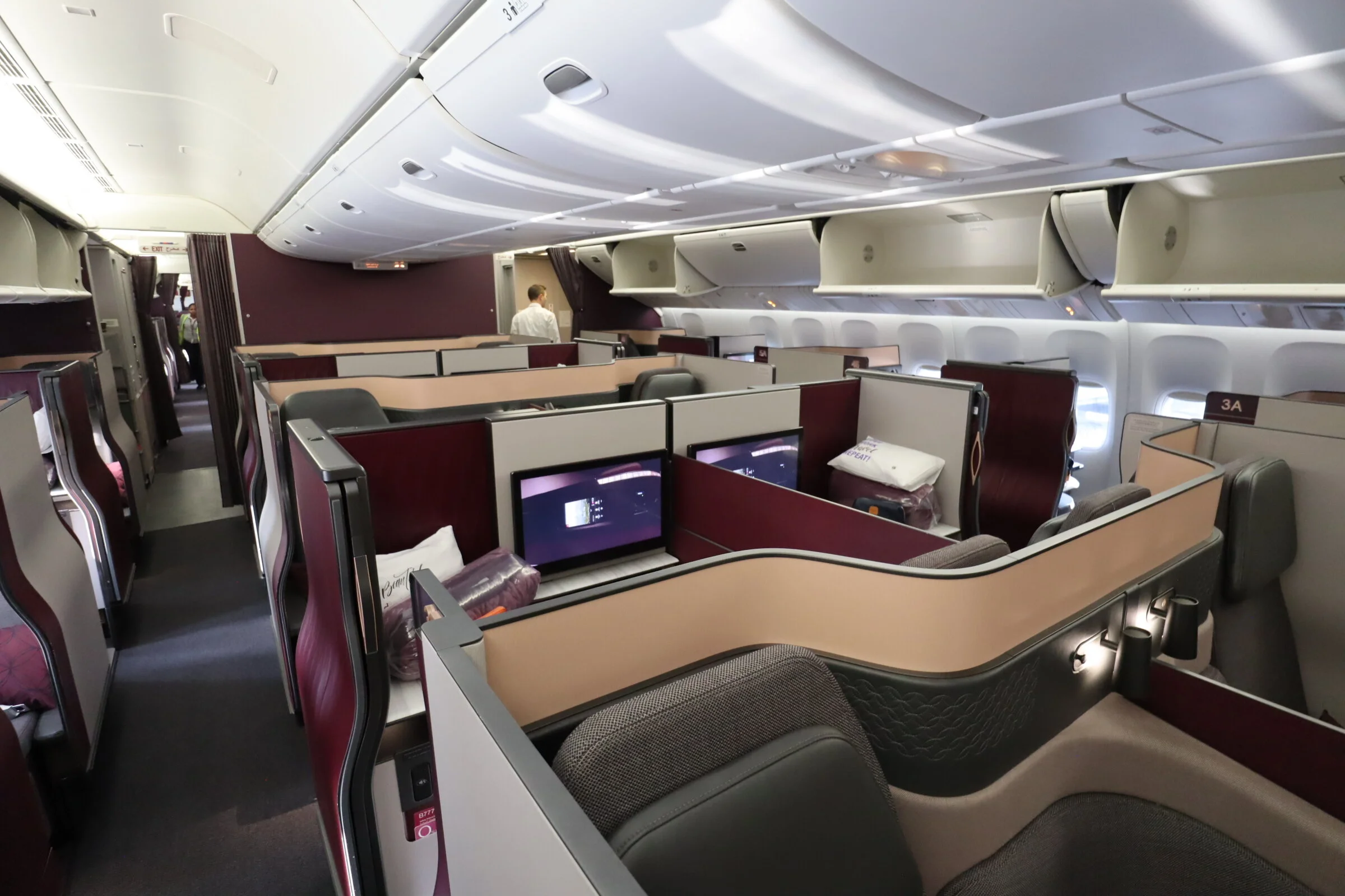Review Qatar Airways 777 Qsuites Business Class Doha to Montreal