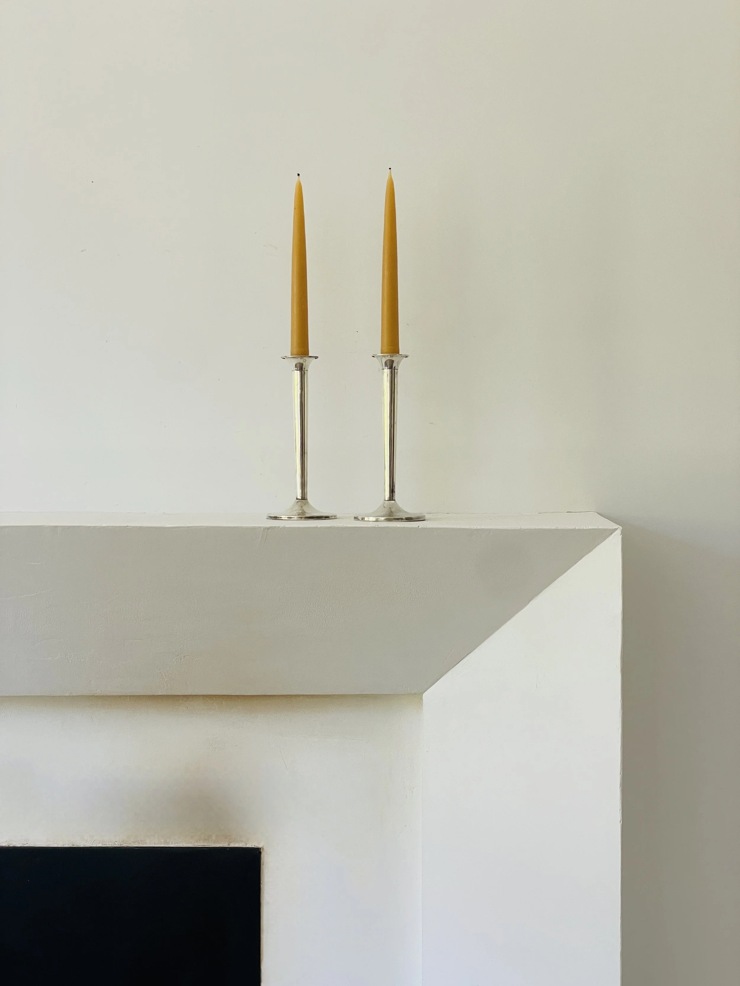 MATERI(A)NTIQUES SET OF 2 MID CENTURY SILVER PLATE MEDIUM HEIGHT CANDLESTICKS(3).jpg