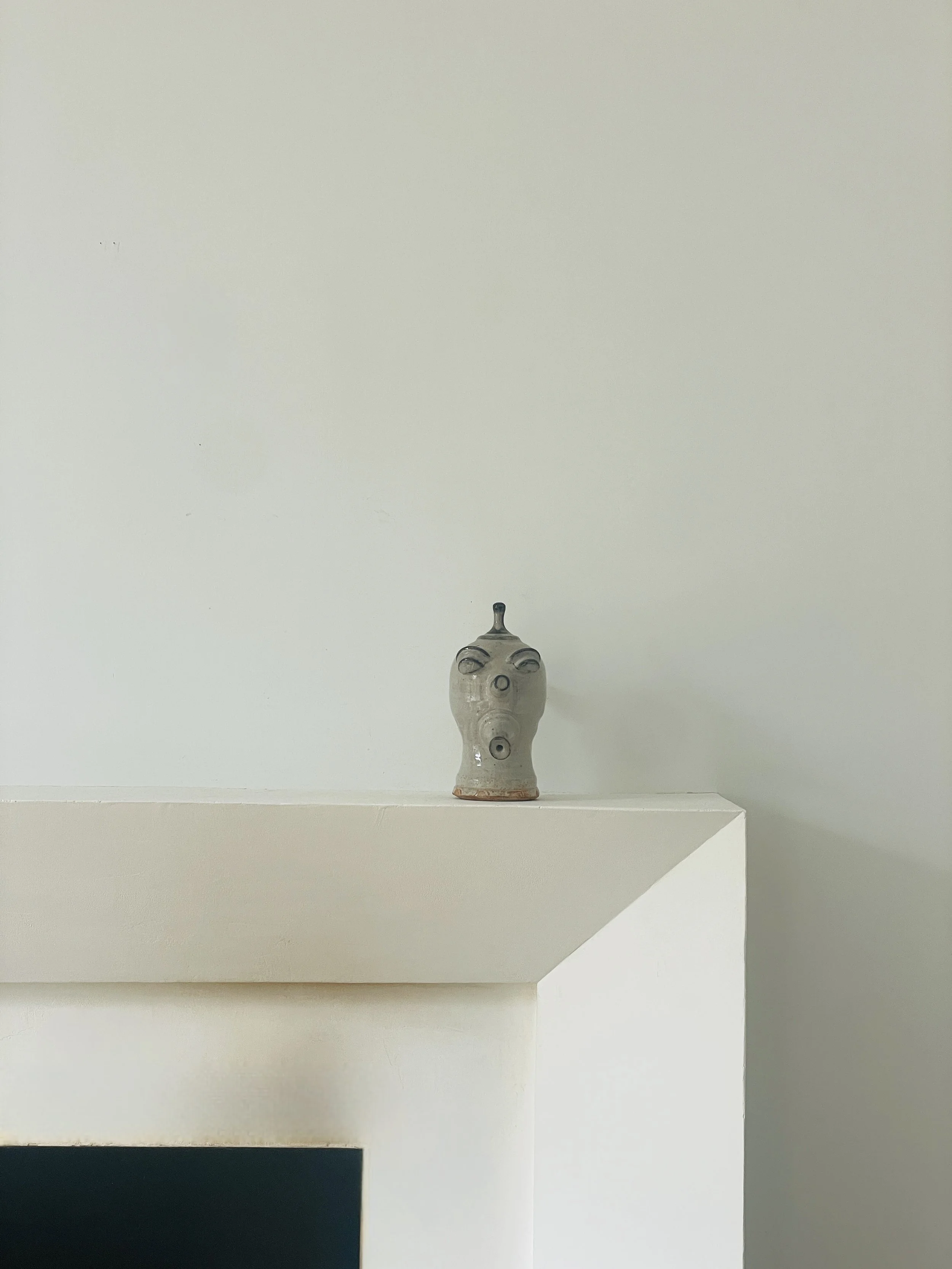 MATERI(A)NTIQUES MEDIUM IVORY AND GREY GLAZE CERAMIC FACE SCULPTURE(2).jpg