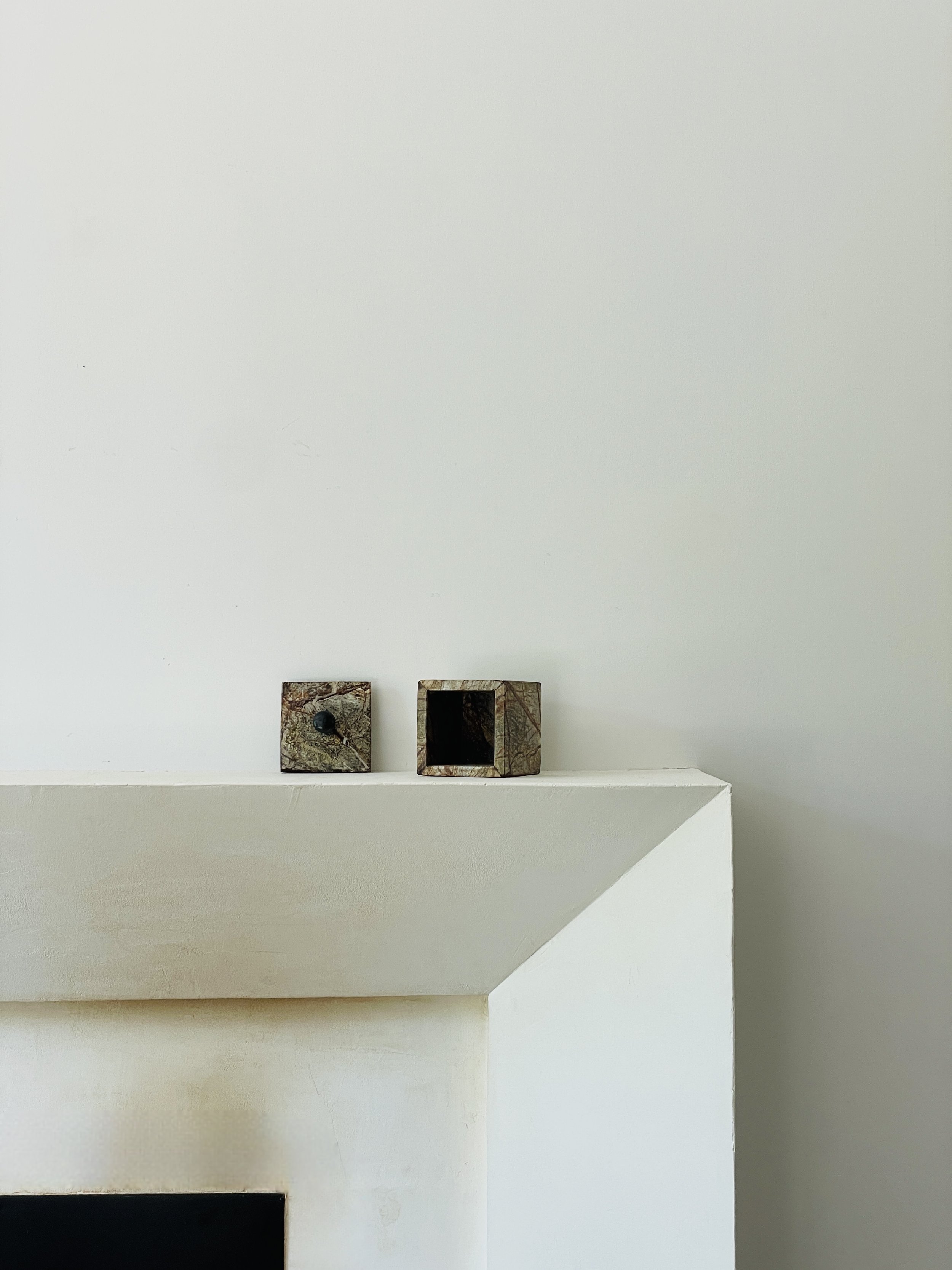 MATERI(A)NTIQUES SMALL SQUARE STONE LIDDED BOX(5).jpg