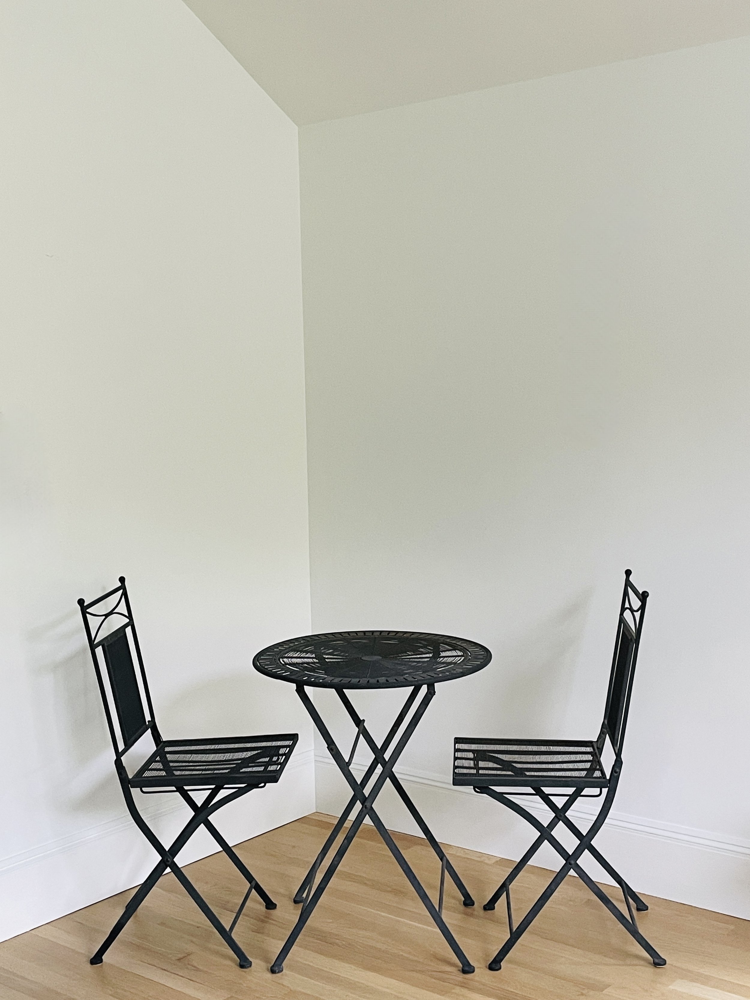MATERI(A)NTIQUES OUTDOOR BLACK WIRE BISTRO TABLE AND CHAIRS SET(4).jpg