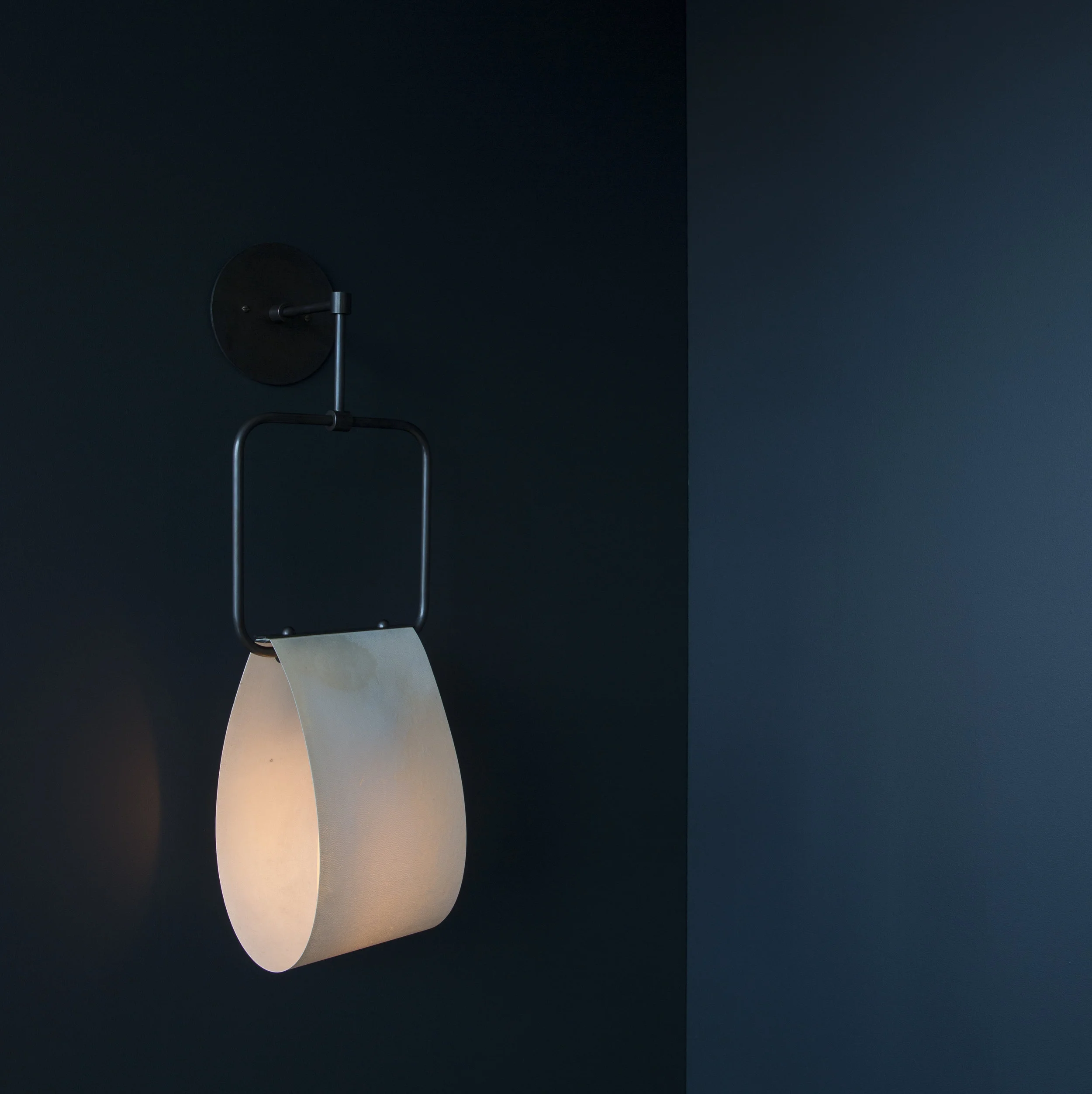 LOOP SCONCE BB SIDE ON.jpg