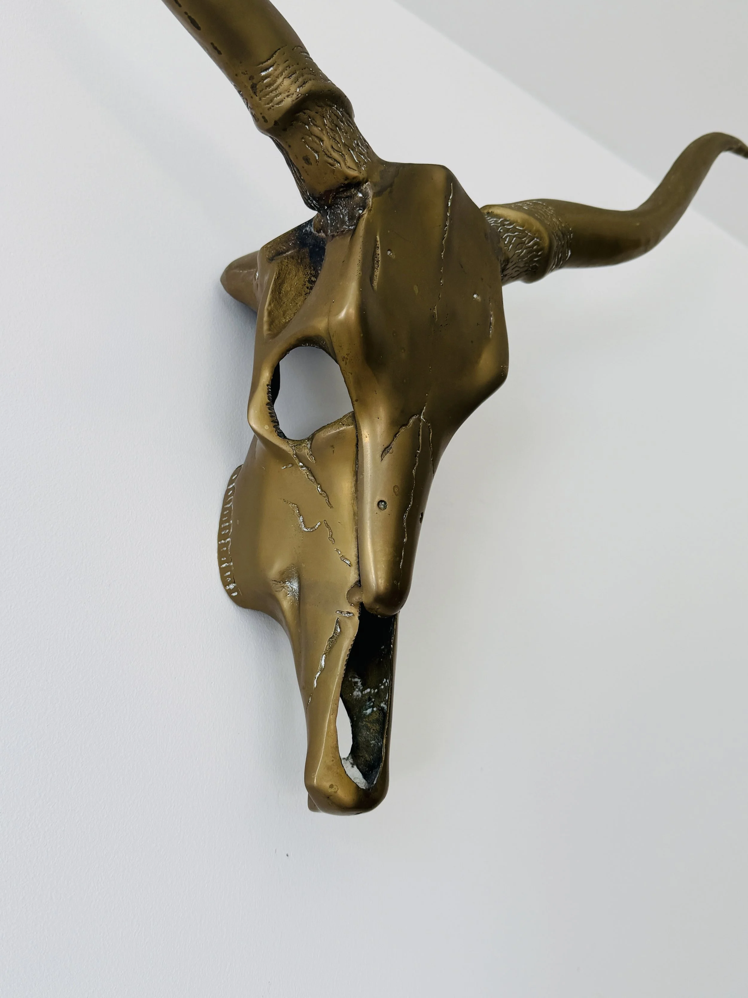 MATERI(A)NTIQUES LARGE HANGING CAST BRASS DEER SKULL WITH ANTLERS 552-A(4).jpg