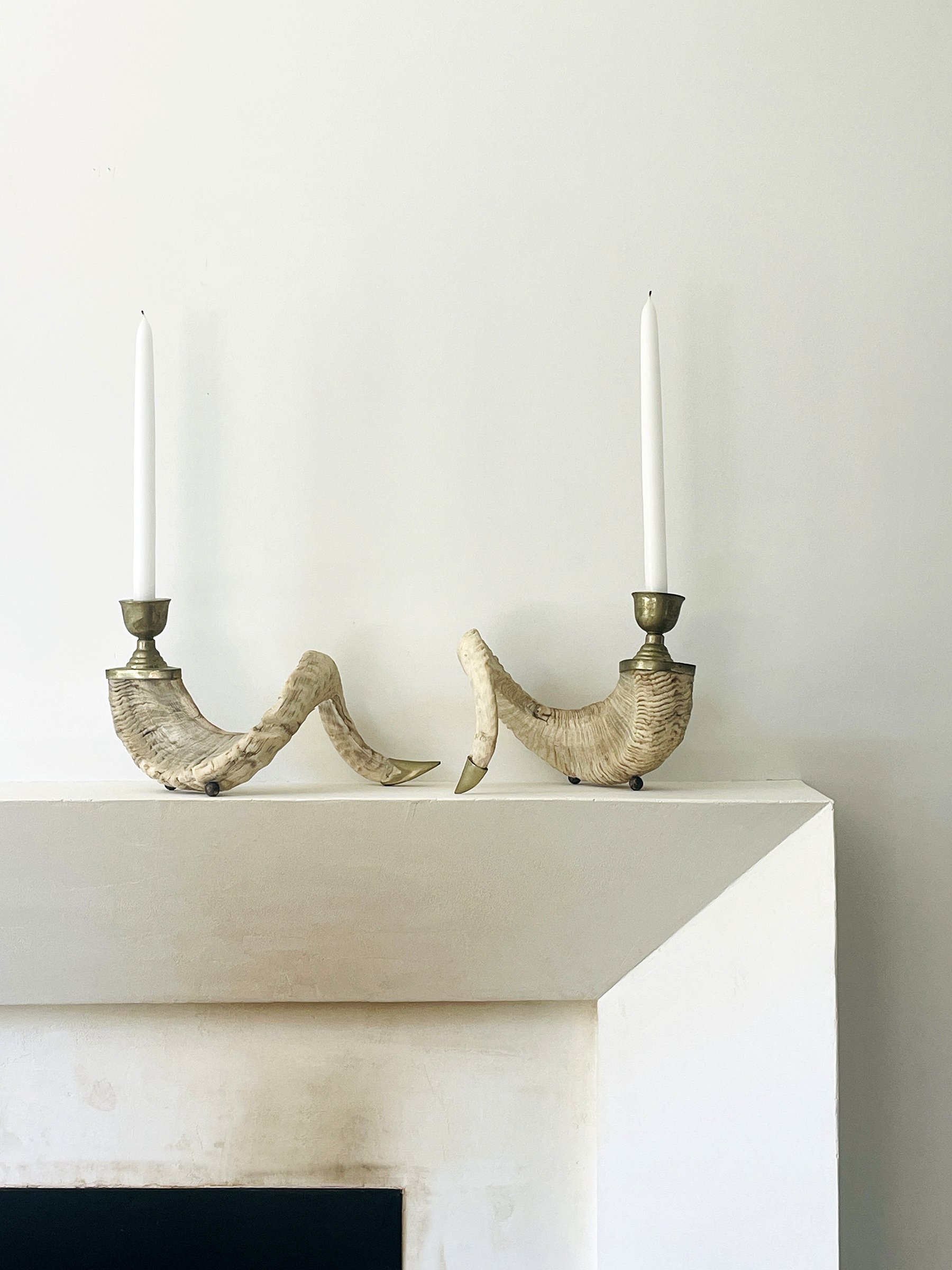 MATERI(A)NTIQUES SET OF HORN AND SILVER CANDLESTICKS(2).jpg