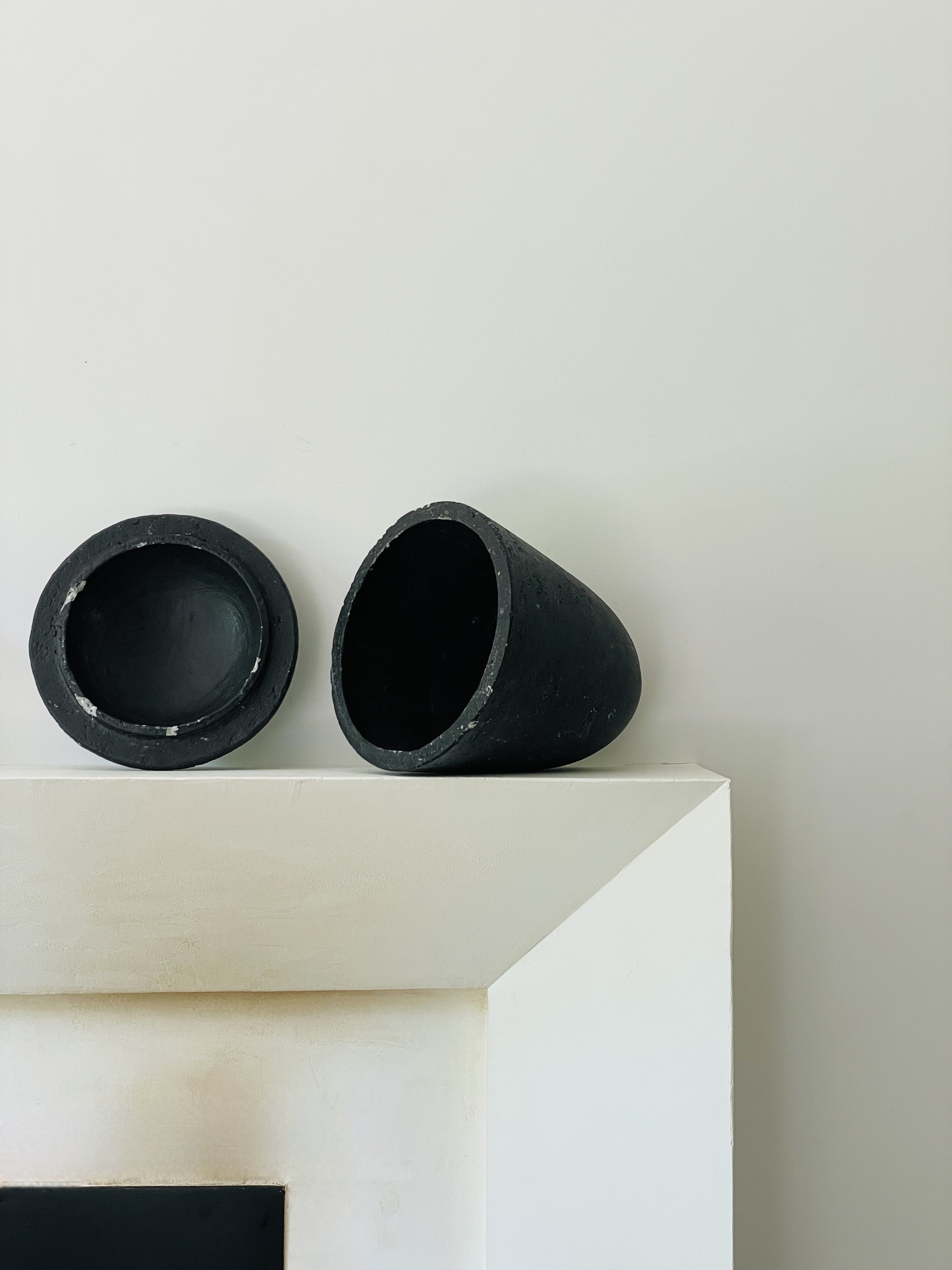 MATERI(A)NTIQUES SET OF 2 ACORN SHAPED BLACK COMPOSITE VESSELS(6).jpg