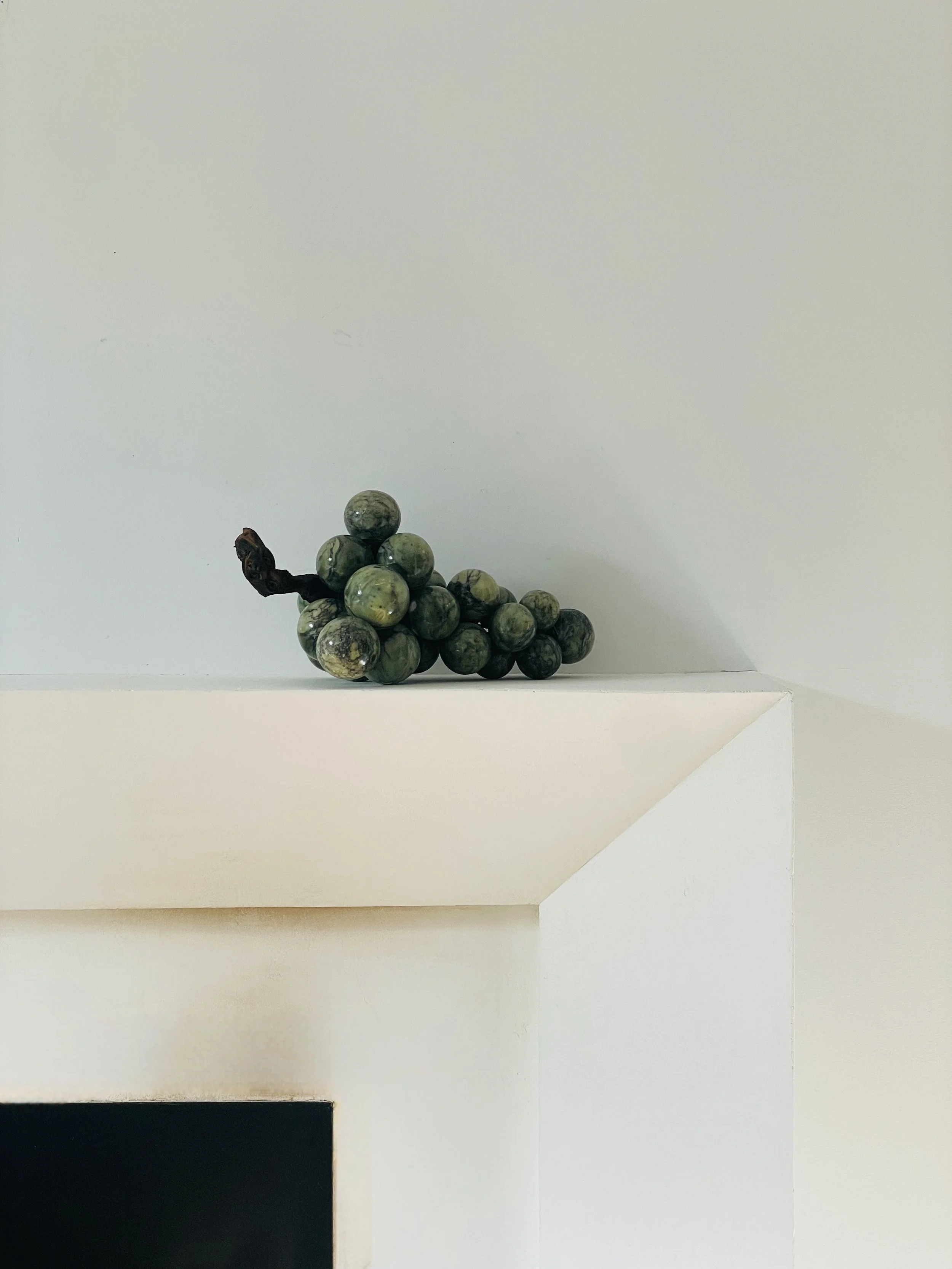 MATERI(A)NTIQUES LARGE GREEN STONE AND WIRE WORK GRAPE CLUSTER(3).jpg