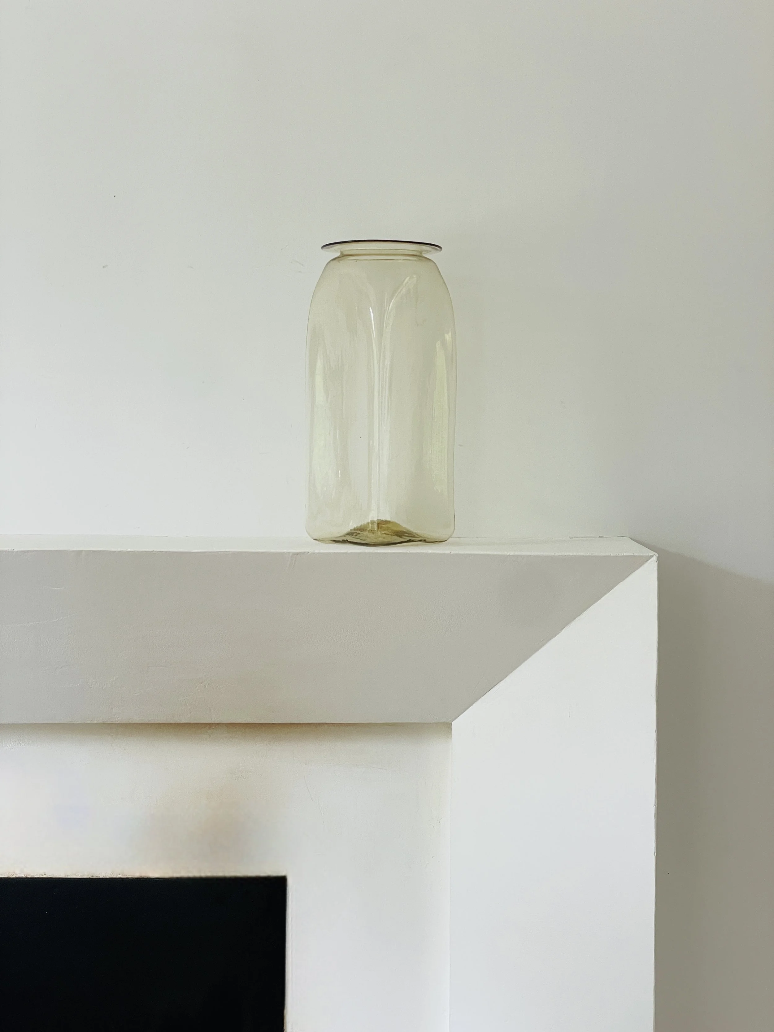 MATERI(A)NTIQUES PALE YELLOW OCHRE SQAURE BLOWN GLASS VASE(2).jpg