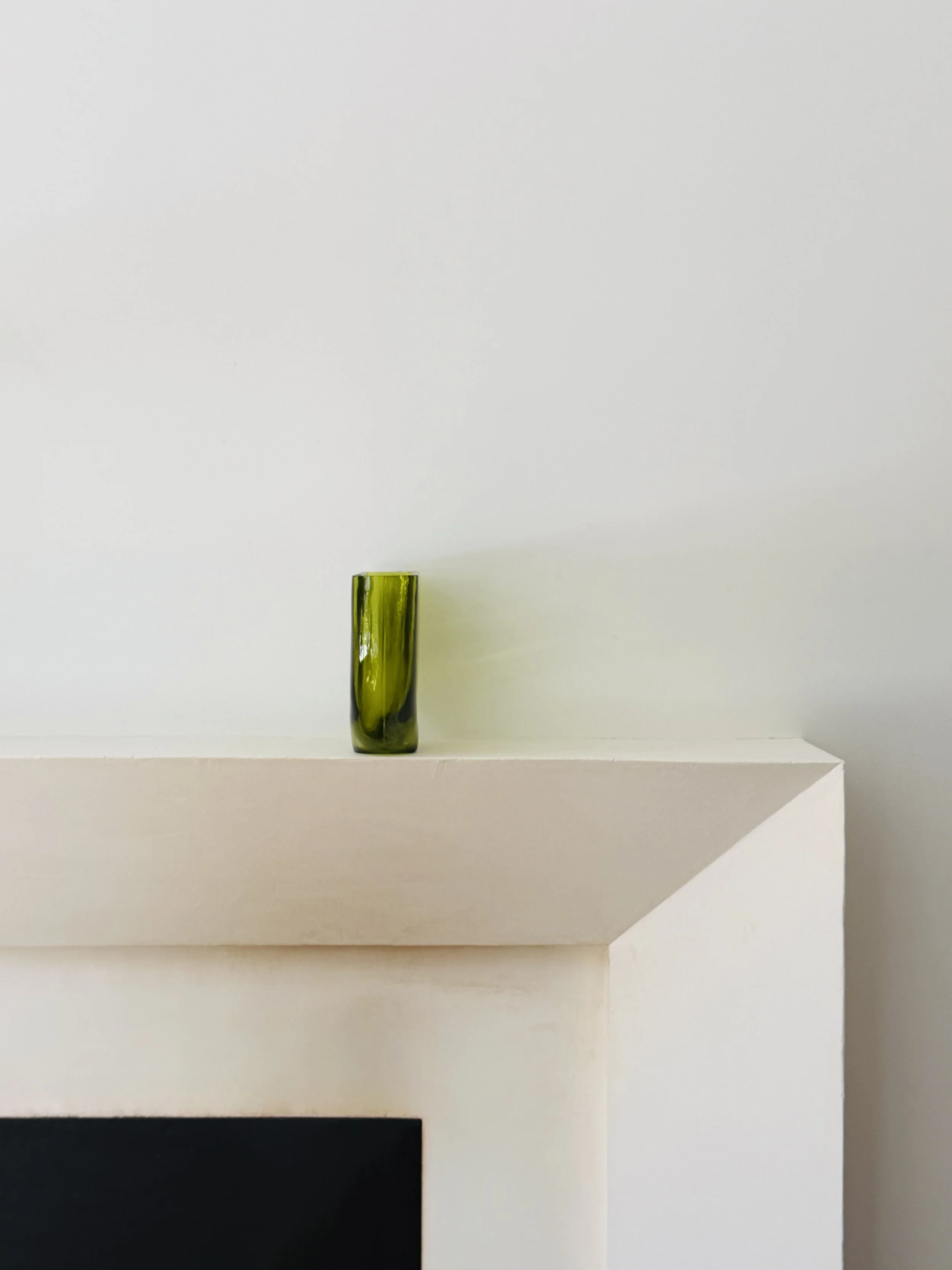 MATERI(A)NTIQUES MEDIUM BOTTLE GREEN FLAT ROUND BLOWN GLASS WIDE MOUTH VASE.2.jpg