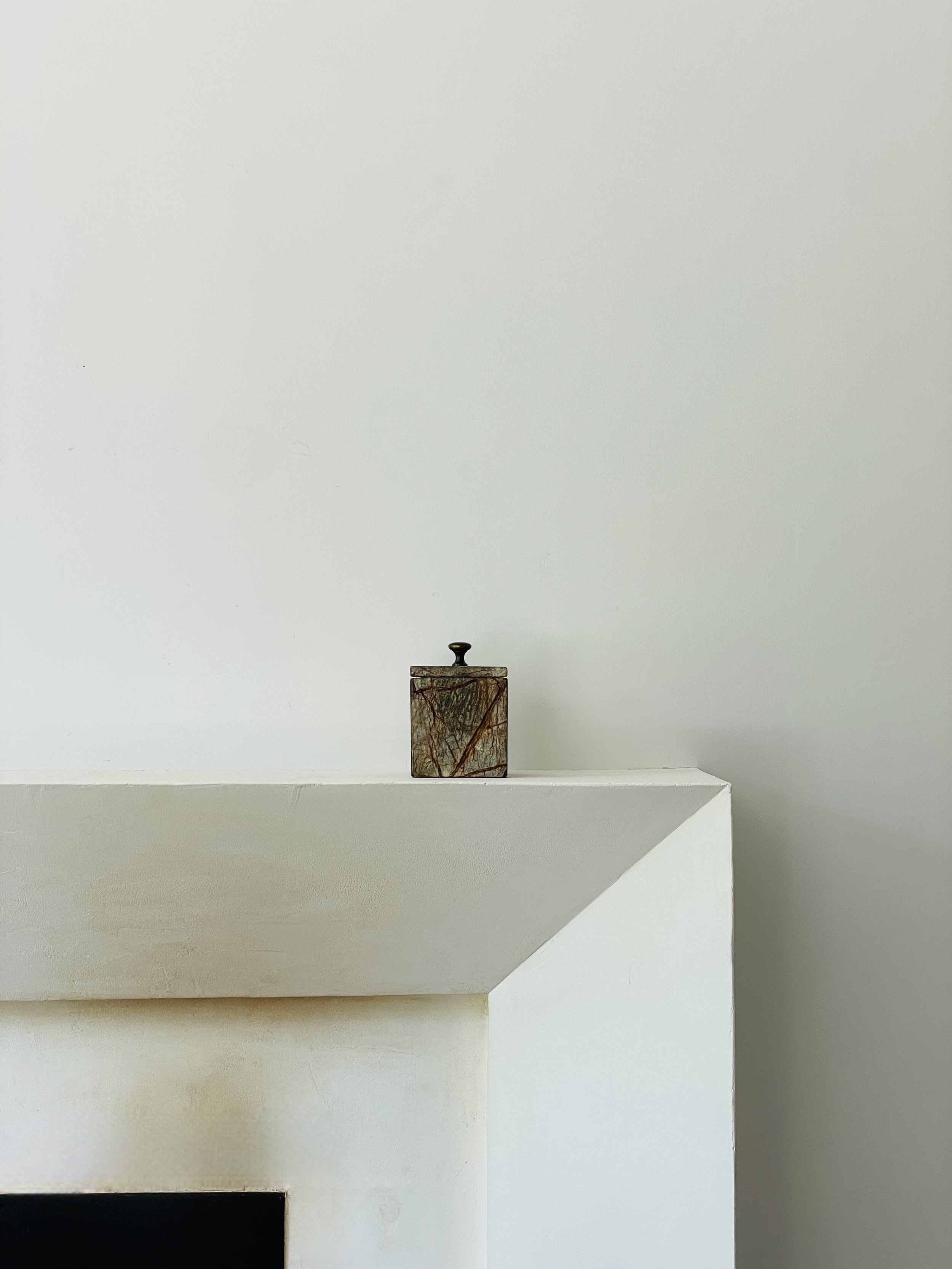 MATERI(A)NTIQUES SMALL SQUARE STONE LIDDED BOX(3).jpg