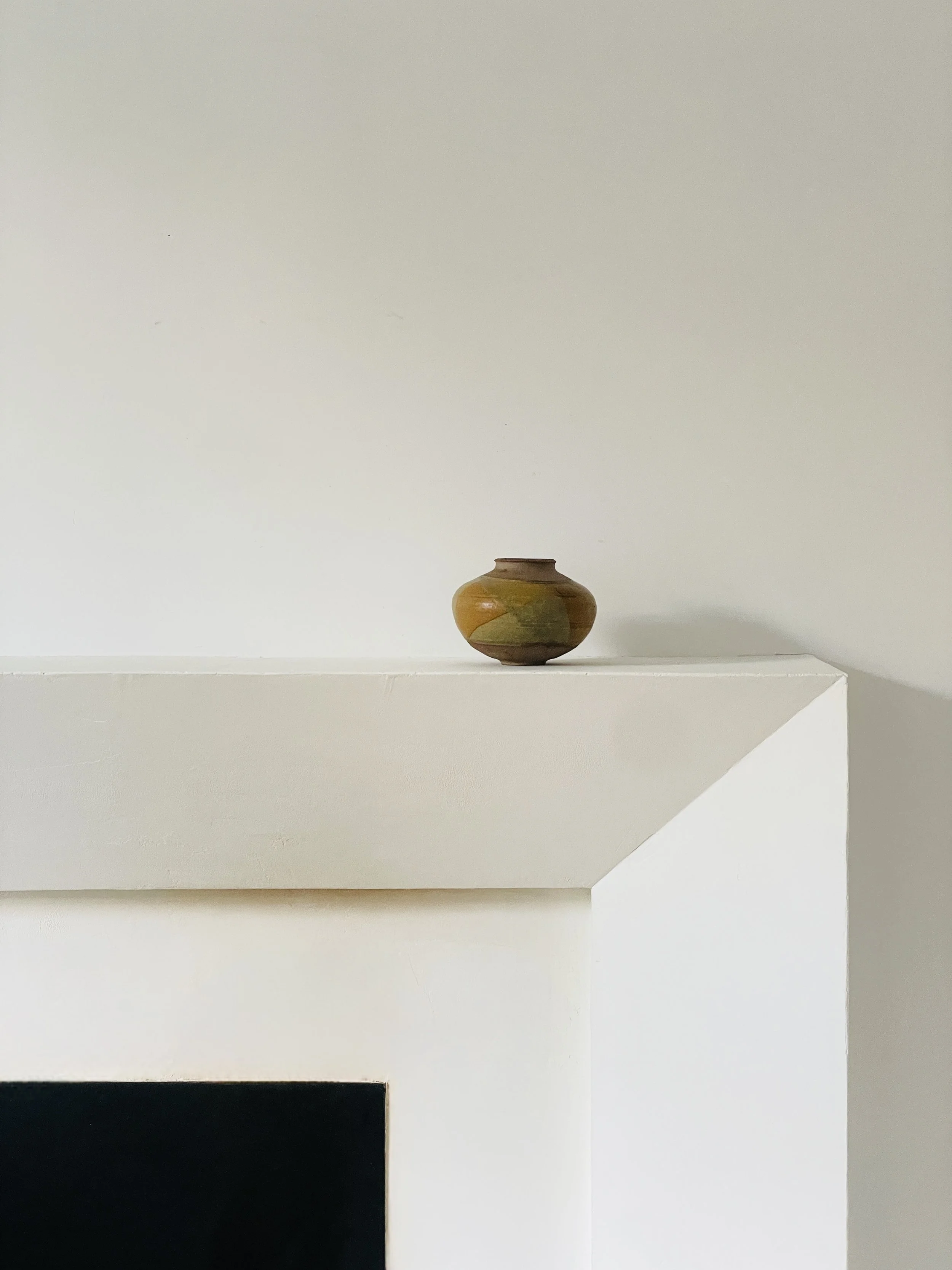 MATERI(A)NTIQUES SMALL OVAL OCHRE AND GREEN STUDIO POTTERY VASE(4).jpg