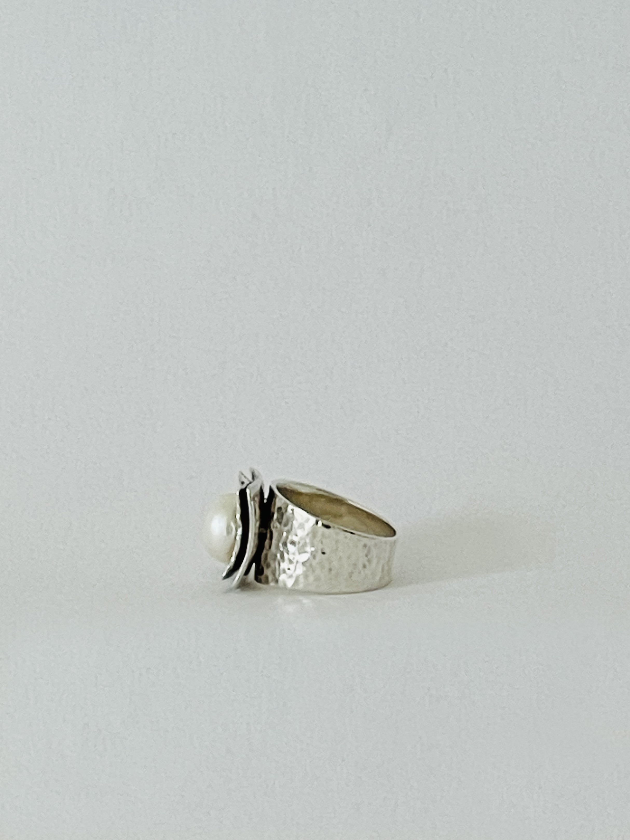 MATERI(A)NTIQUES STERLING AND PEARL SQUARE FACE RING; SIZE 5.5(3).jpg