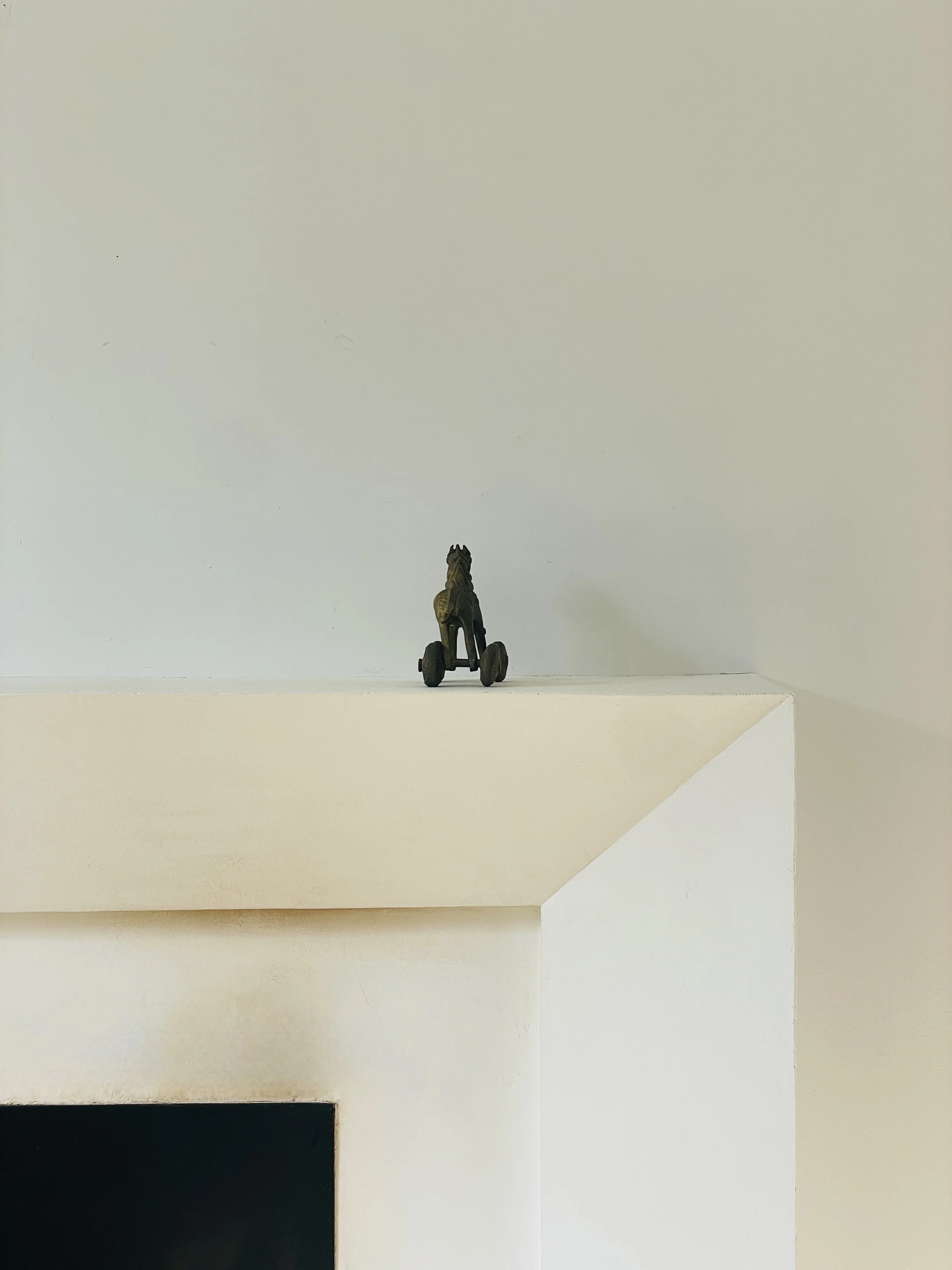 MATERI(A)NTIQUES BRASS TOY HORSE WITH PARTIALLY MOBILE WHEELS(5).jpg