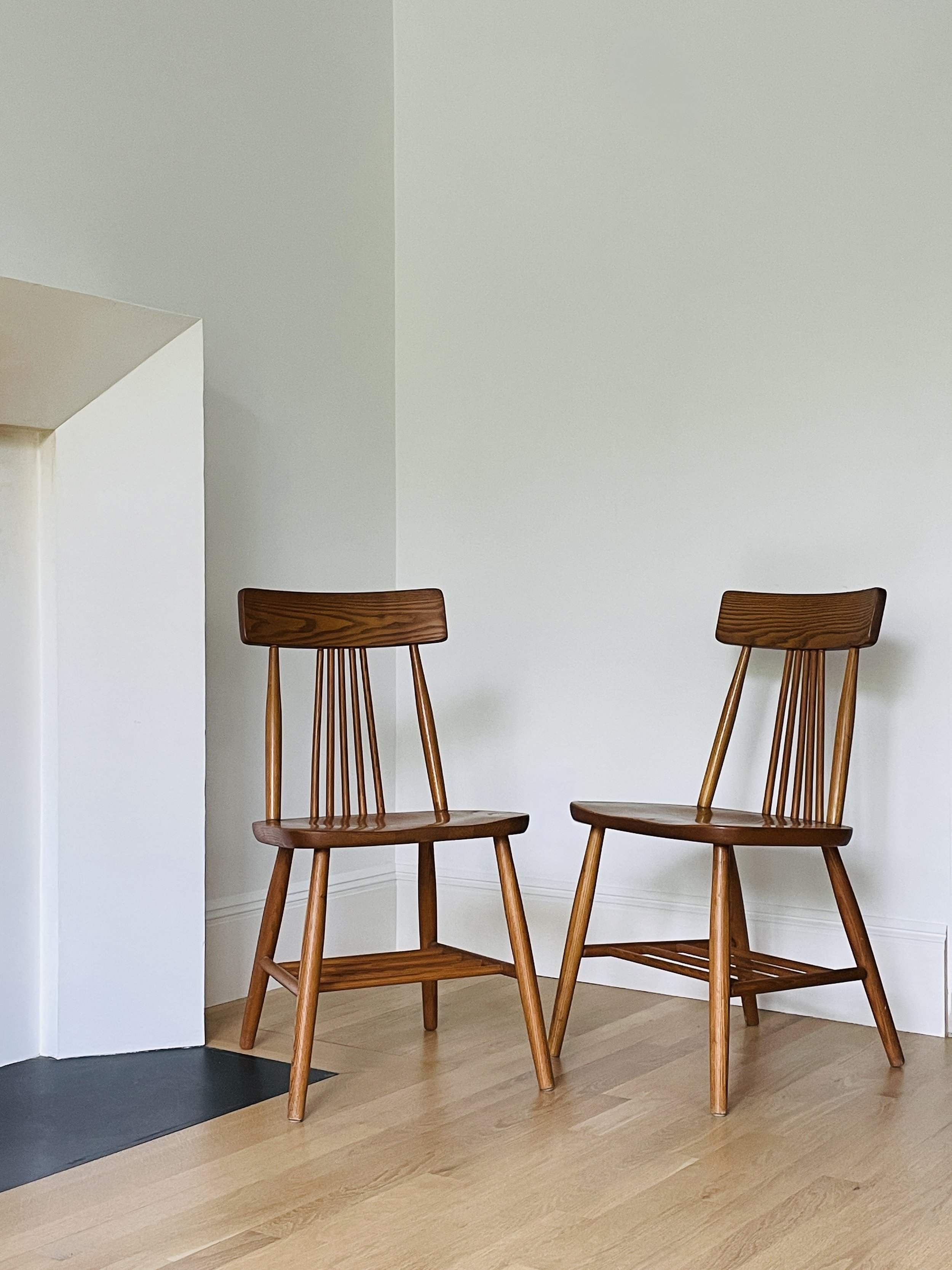 MATERI(A)NTIQUES MID CENTURY MODERN OAK WINDSOR CHAIR SET.jpg