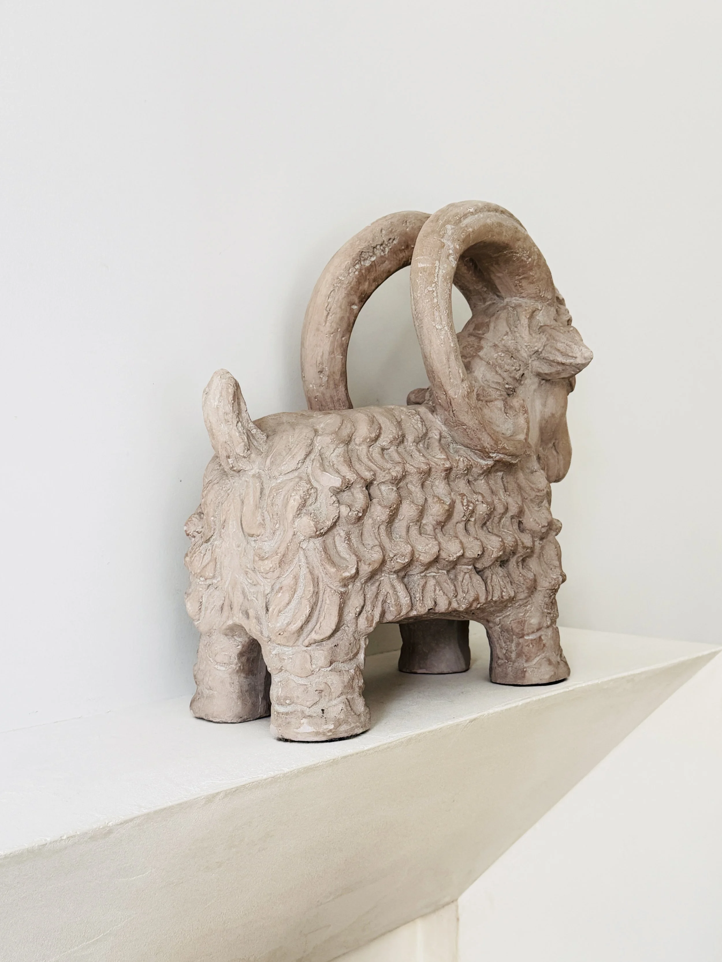 MATERI(A)NTIQUES MEDIUM PALE PINK OUTDOOR CAST RAM FIGURINE 472-A(4).jpg