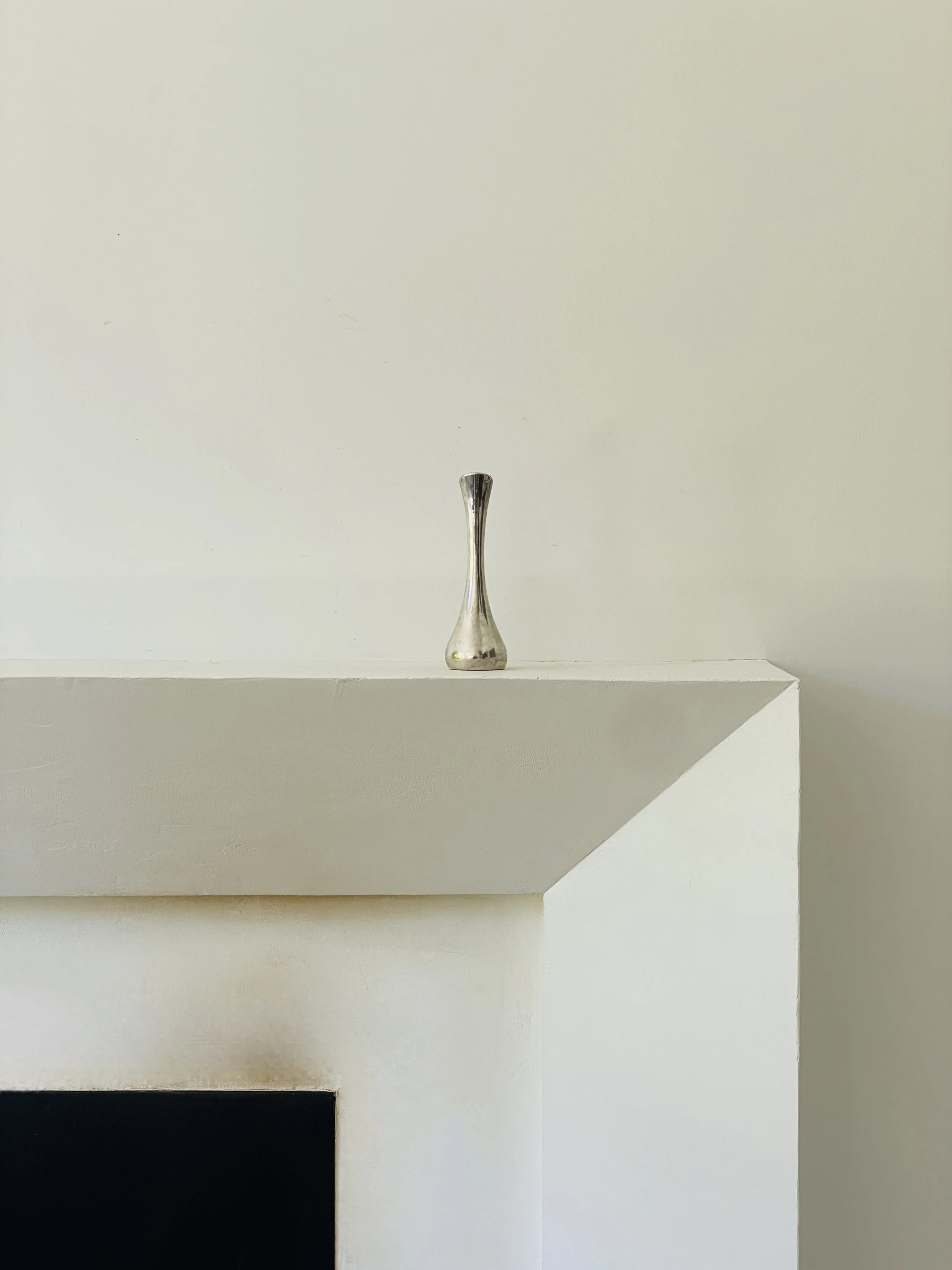 MATERI(A)NTIQUES SMALL MID-CENTURY SILVER PLATE PITCHER : VASE(2).jpg